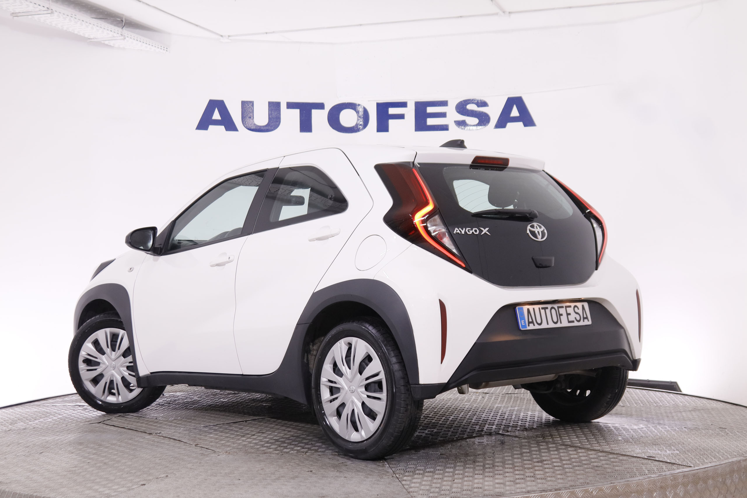 Toyota Aygo X 1.0 VVT DYNAMIC 72CV 5P # IVA DEDUCIBLE, GARANTIA FAB 08/2027,CAMARA TRASERA foto 9