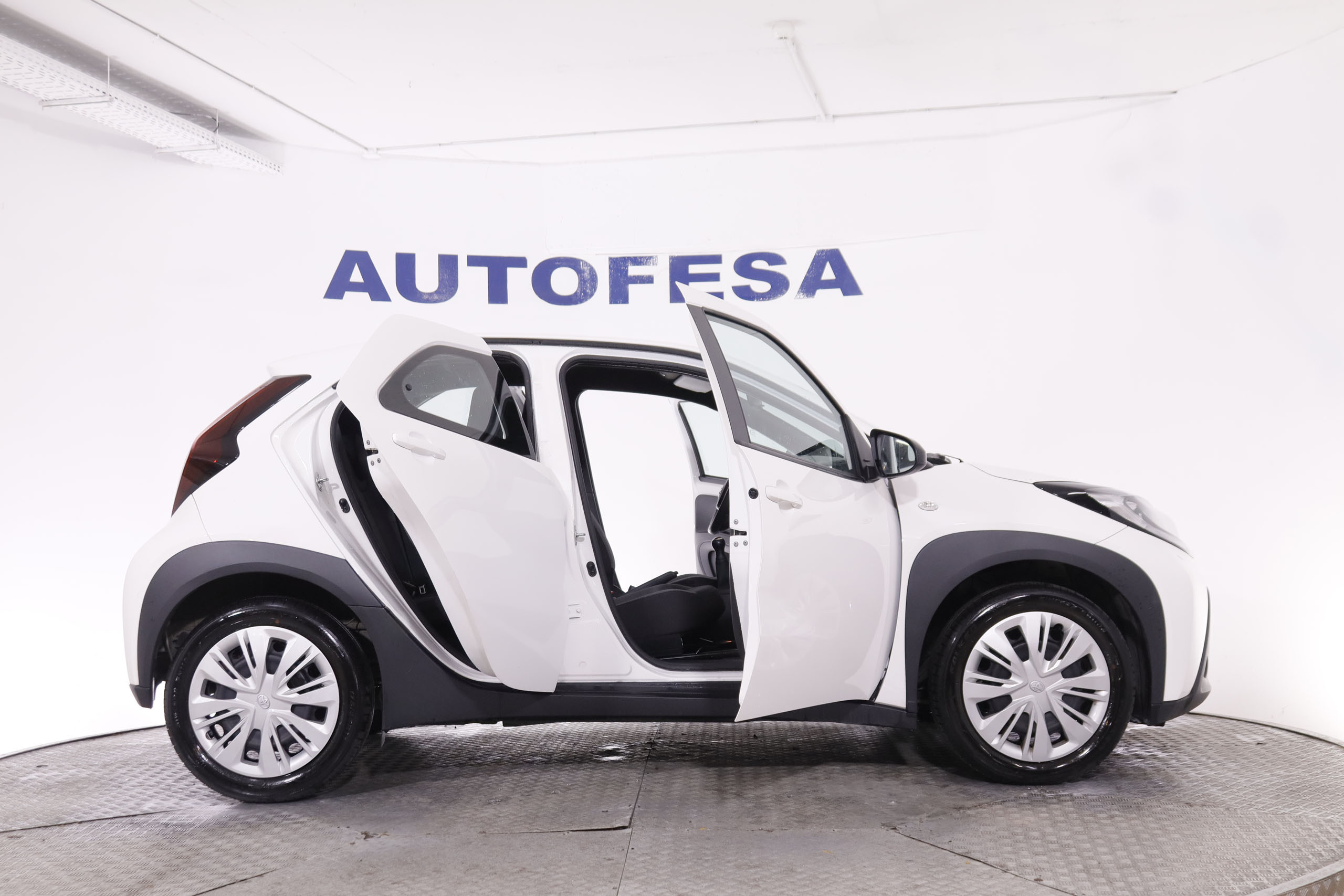 Toyota Aygo X 1.0 VVT DYNAMIC 72CV 5P # IVA DEDUCIBLE, GARANTIA FAB 08/2027,CAMARA TRASERA foto 11