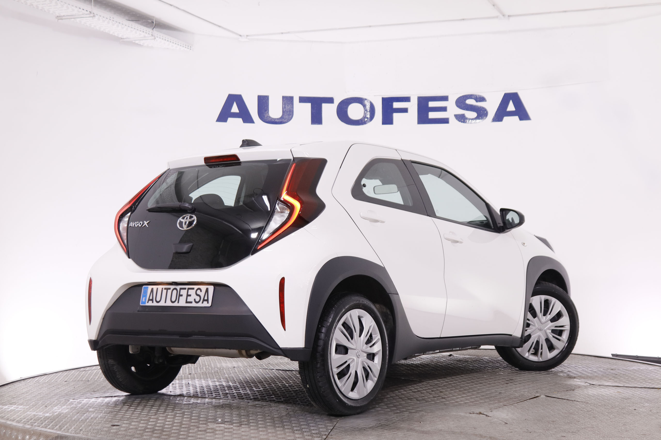 Toyota Aygo X 1.0 VVT DYNAMIC 72CV 5P # IVA DEDUCIBLE, GARANTIA FAB 08/2027,CAMARA TRASERA foto 13