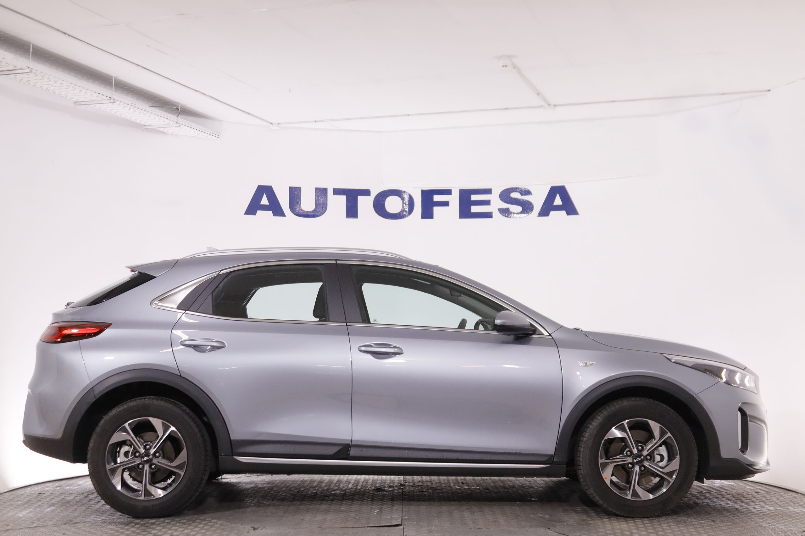 Kia XCEED 1.5 MHEV DRIVE 140CV 5P # GARANTIA FAB 07/2032,NAVY, PARKTRONIC foto 9