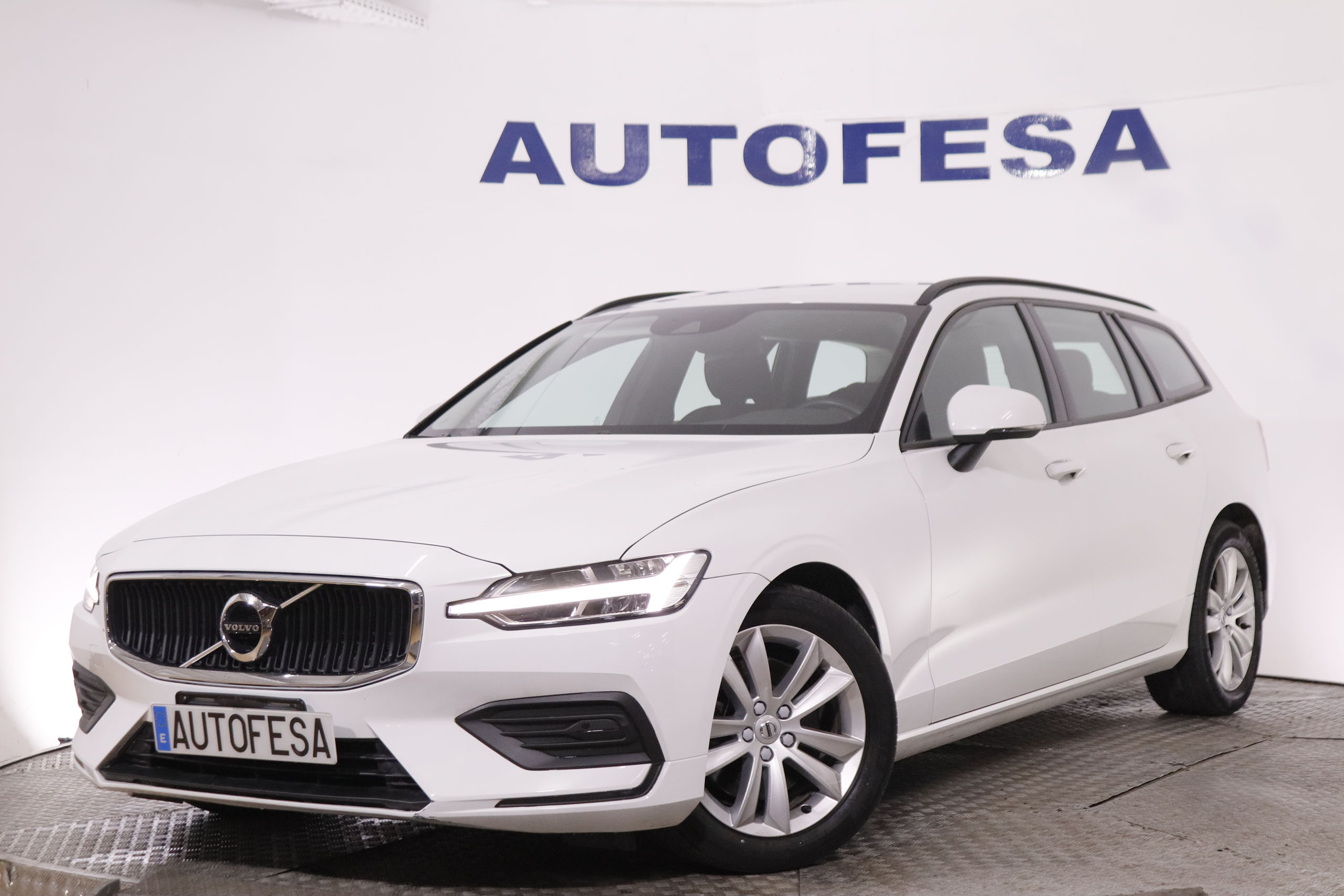 Volvo V60 2.0 HEV B4 MOMENTUM AUTO 197CV 5P # IVA DEDUCIBLE, NAVY, PARKTRONIC foto 1