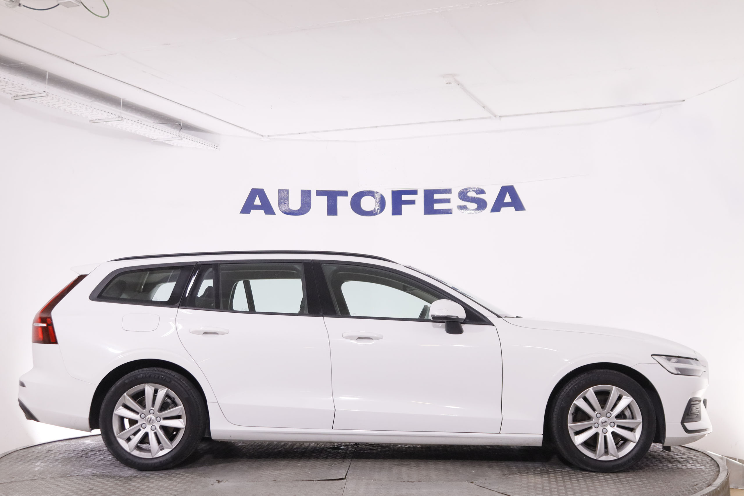 Volvo V60 2.0 HEV B4 MOMENTUM AUTO 197CV 5P # IVA DEDUCIBLE, NAVY, PARKTRONIC foto 9