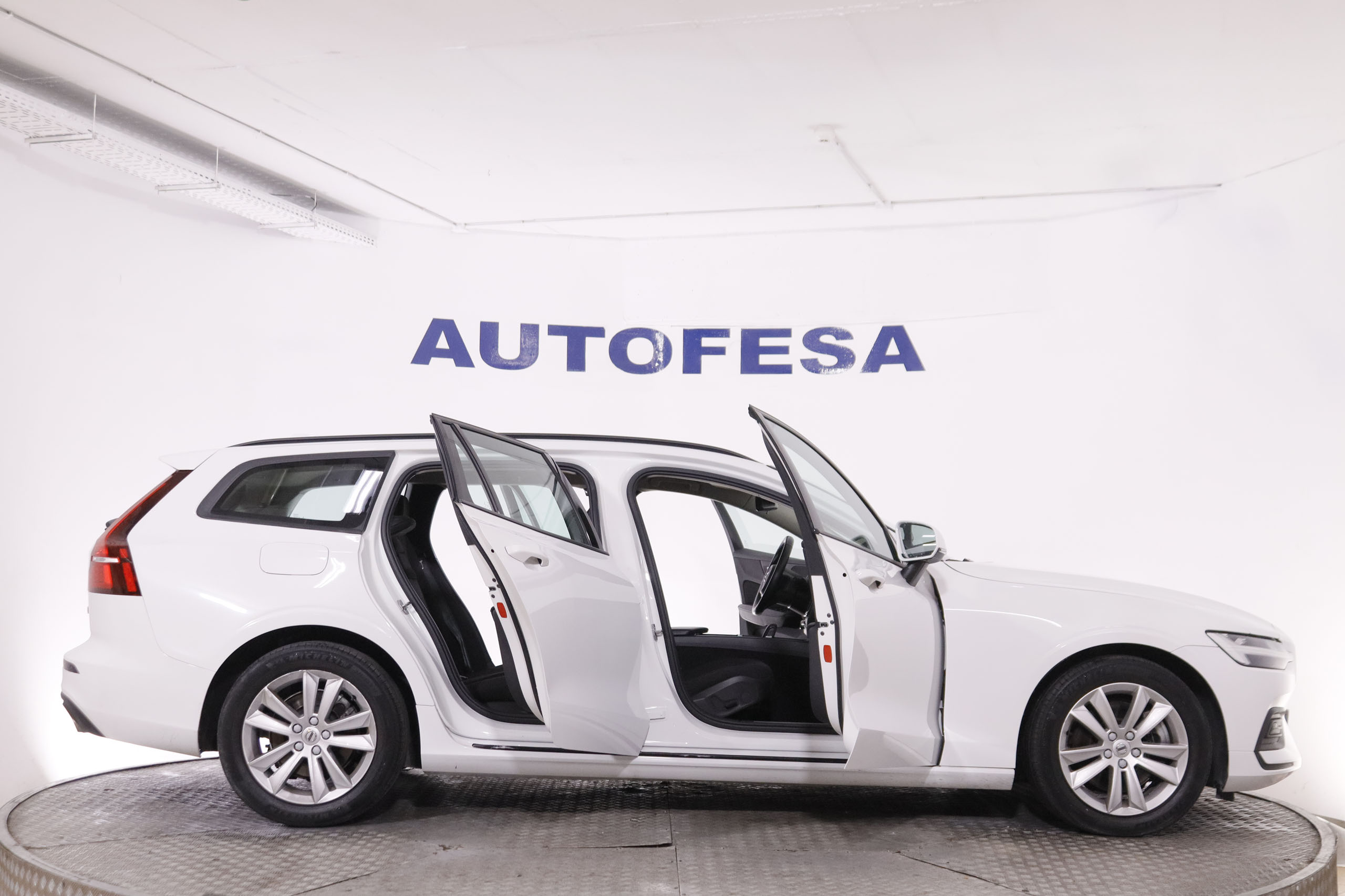 Volvo V60 2.0 HEV B4 MOMENTUM AUTO 197CV 5P # IVA DEDUCIBLE, NAVY, PARKTRONIC foto 10