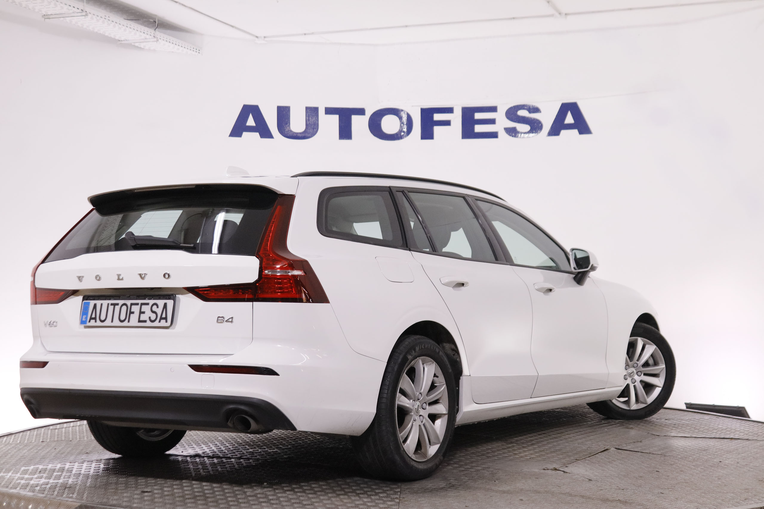 Volvo V60 2.0 HEV B4 MOMENTUM AUTO 197CV 5P # IVA DEDUCIBLE, NAVY, PARKTRONIC foto 7