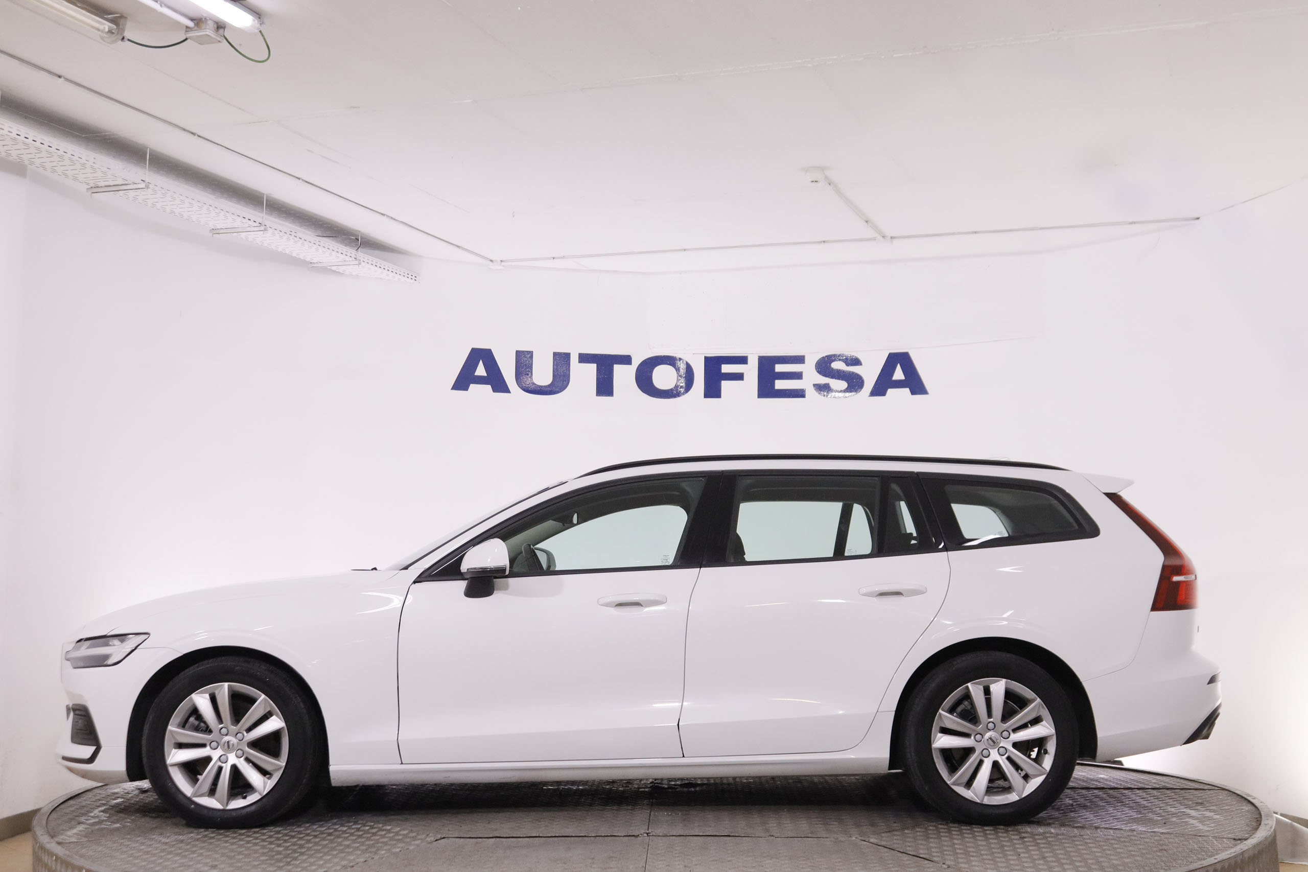 Volvo V60 2.0 HEV B4 MOMENTUM AUTO 197CV 5P # IVA DEDUCIBLE, NAVY, PARKTRONIC foto 13