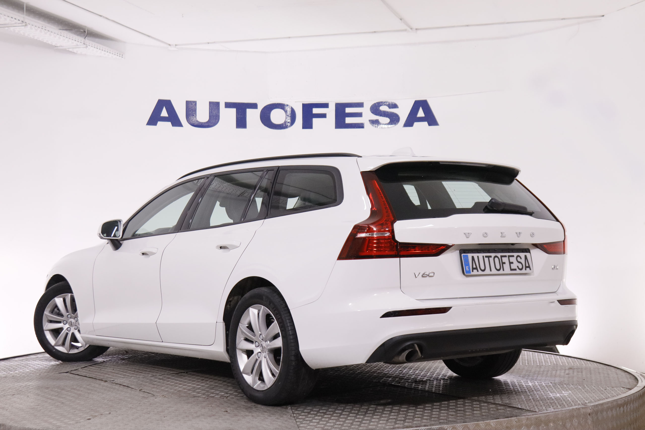 Volvo V60 2.0 HEV B4 MOMENTUM AUTO 197CV 5P # IVA DEDUCIBLE, NAVY, PARKTRONIC foto 5