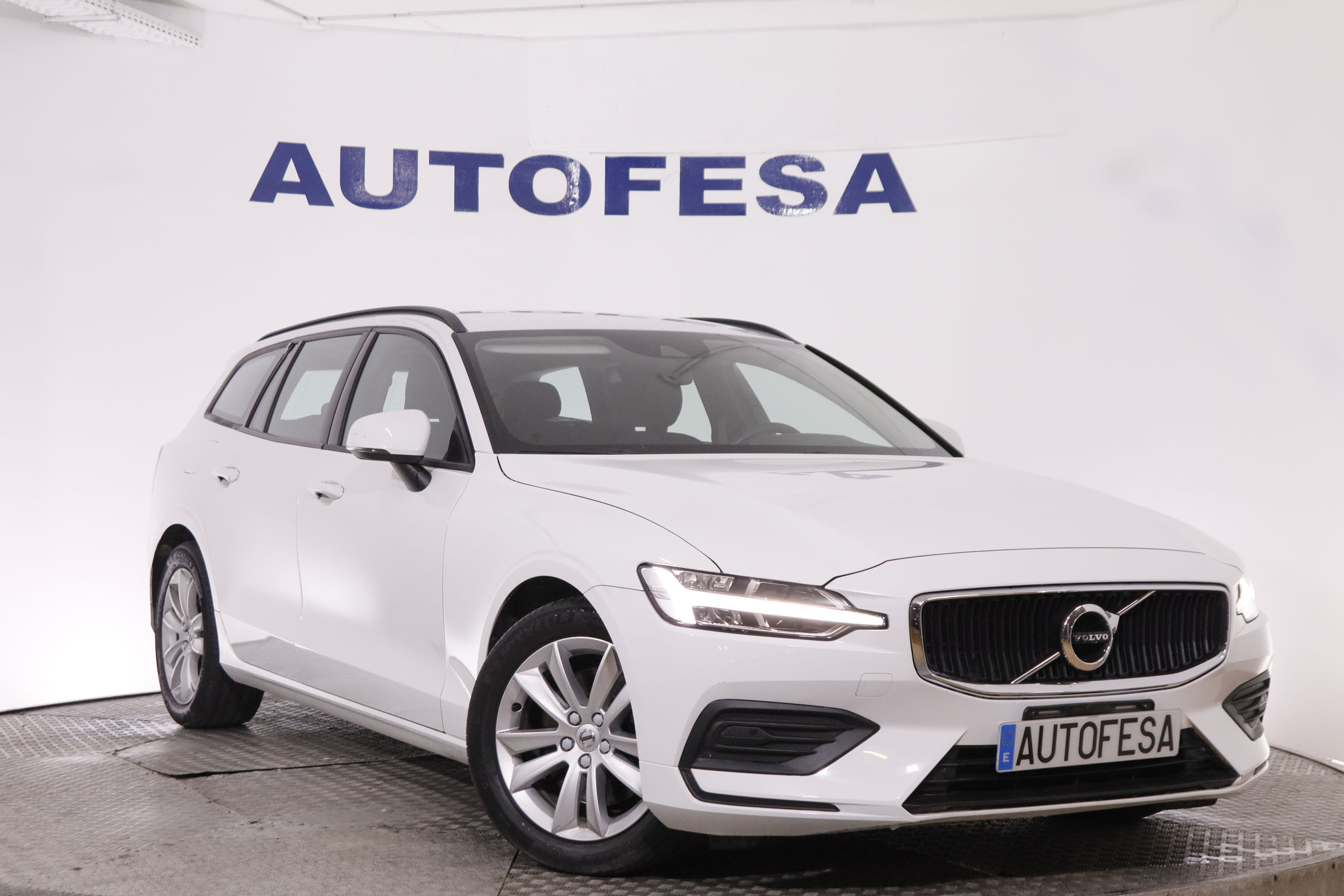 Volvo V60 2.0 HEV B4 MOMENTUM AUTO 197CV 5P # IVA DEDUCIBLE, NAVY, PARKTRONIC foto 3