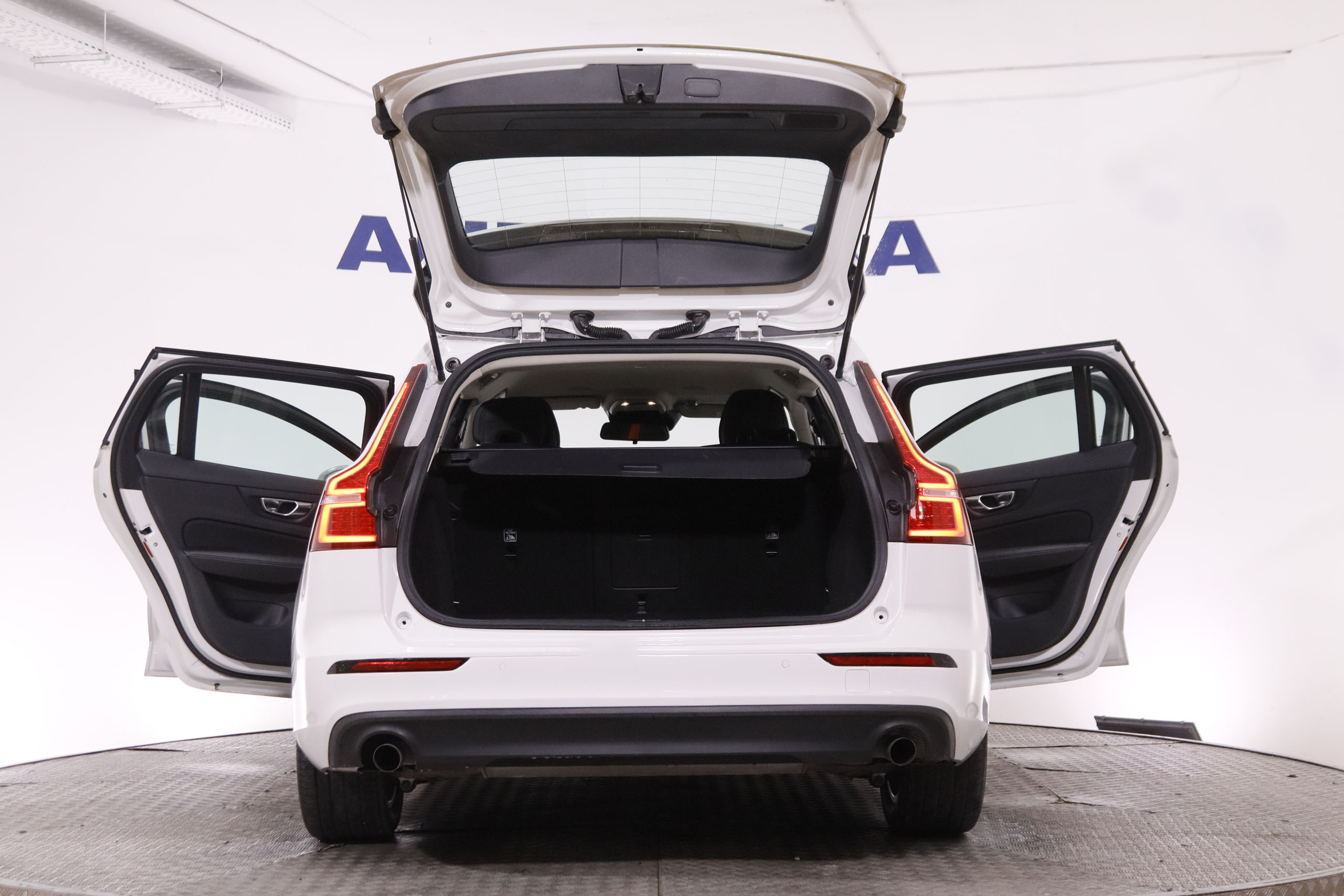 Volvo V60 2.0 HEV B4 MOMENTUM AUTO 197CV 5P # IVA DEDUCIBLE, NAVY, PARKTRONIC foto 11