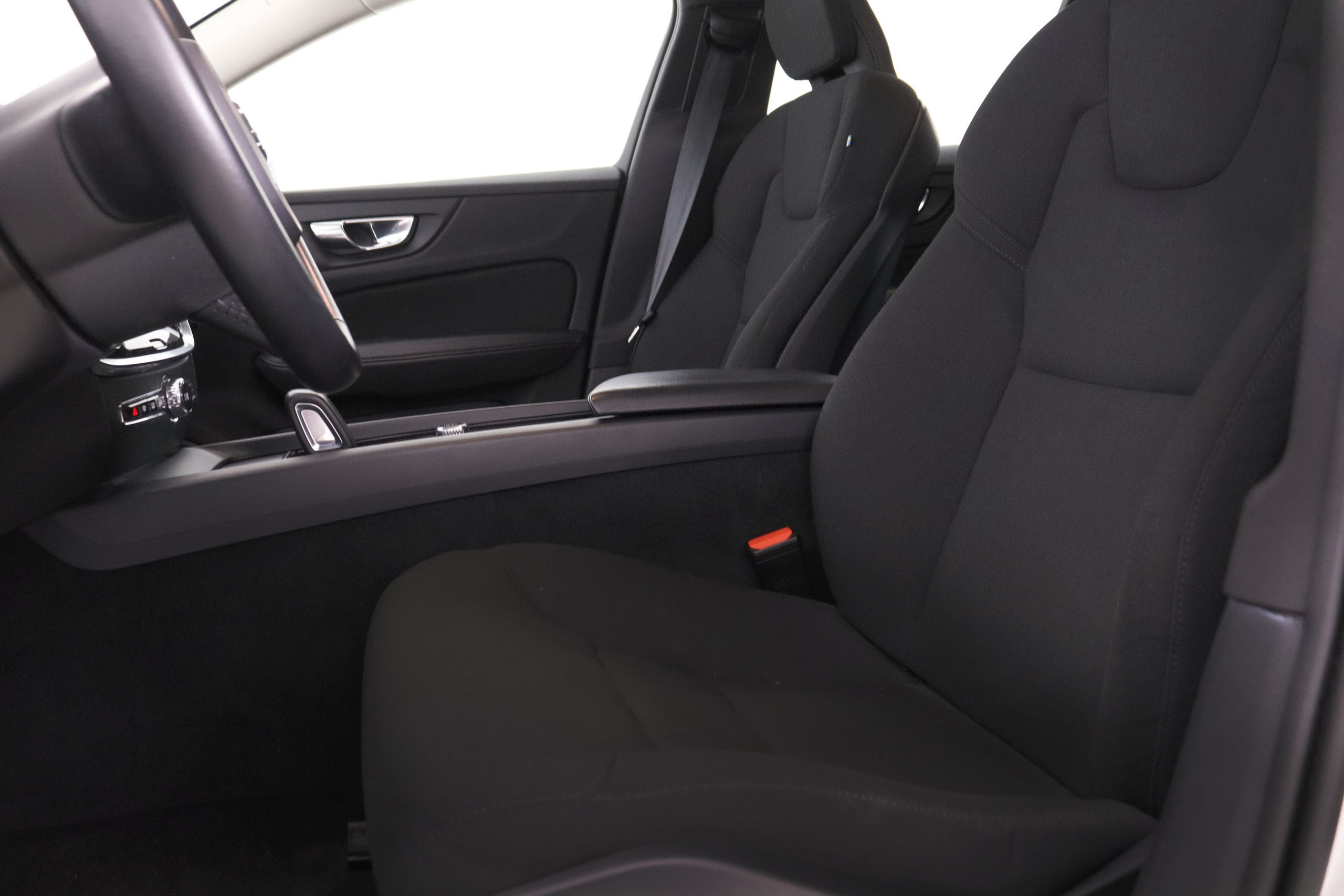 Volvo V60 2.0 HEV B4 MOMENTUM AUTO 197CV 5P # IVA DEDUCIBLE, NAVY, PARKTRONIC foto 23