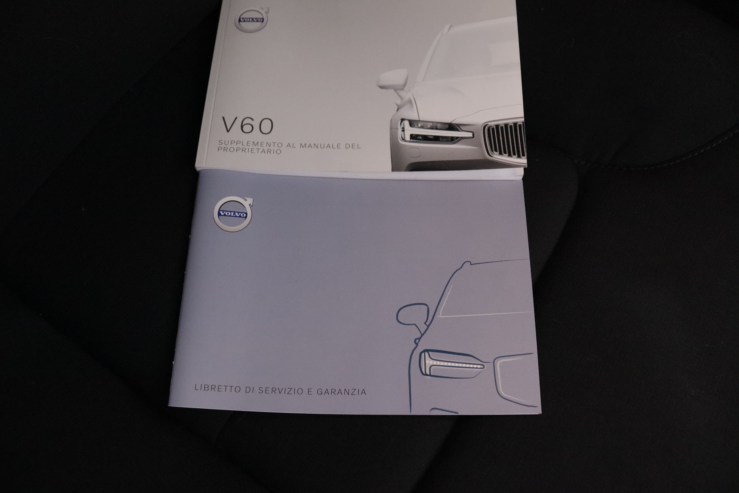 Volvo V60 2.0 HEV B4 MOMENTUM AUTO 197CV 5P # IVA DEDUCIBLE, NAVY, PARKTRONIC foto 26