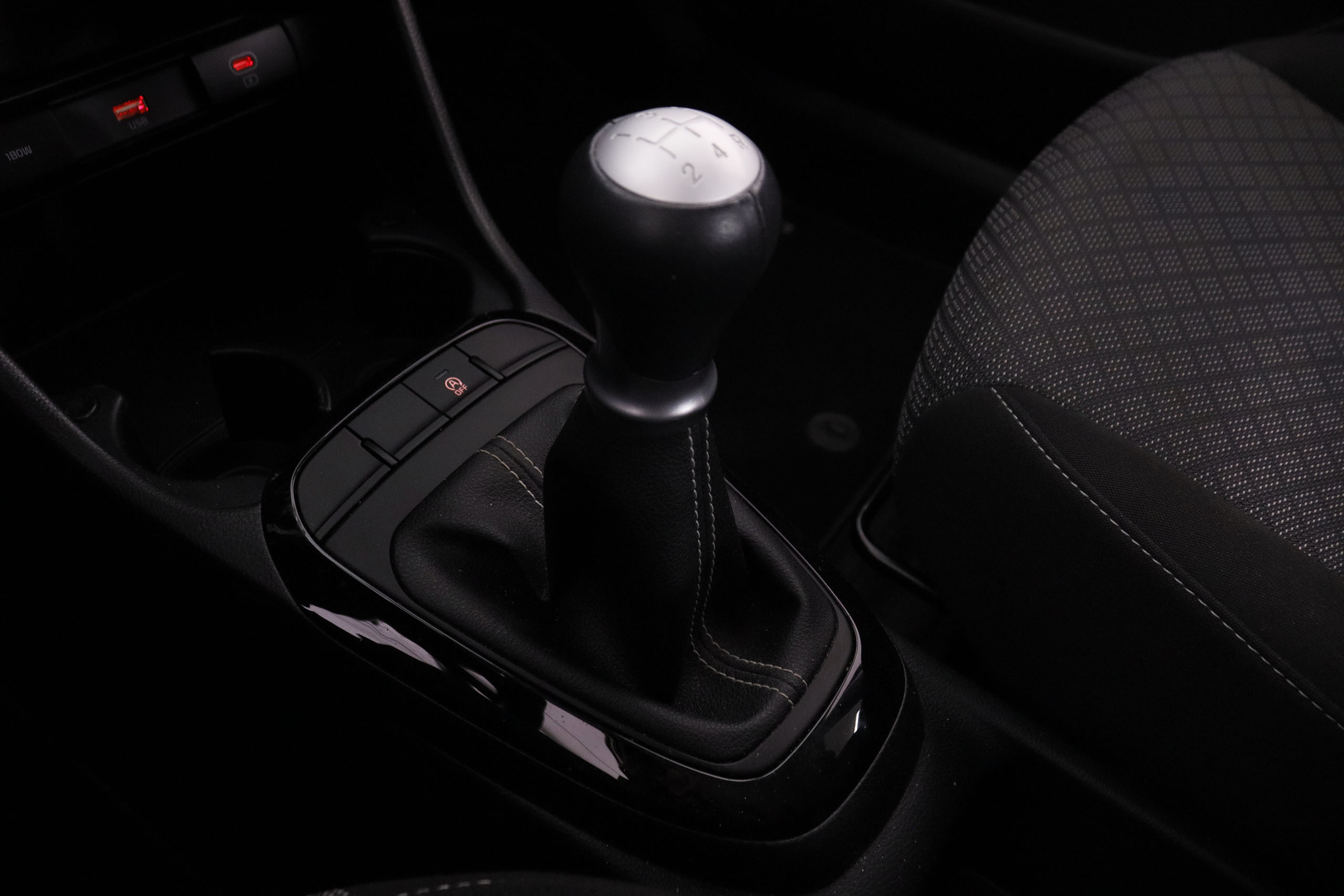 Kia Picanto 1.0 DPI BUSSINESS 63CV 5P # IVA DEDUCIBLE, GARANTIA HASTA 10/2031, NAVY foto 22