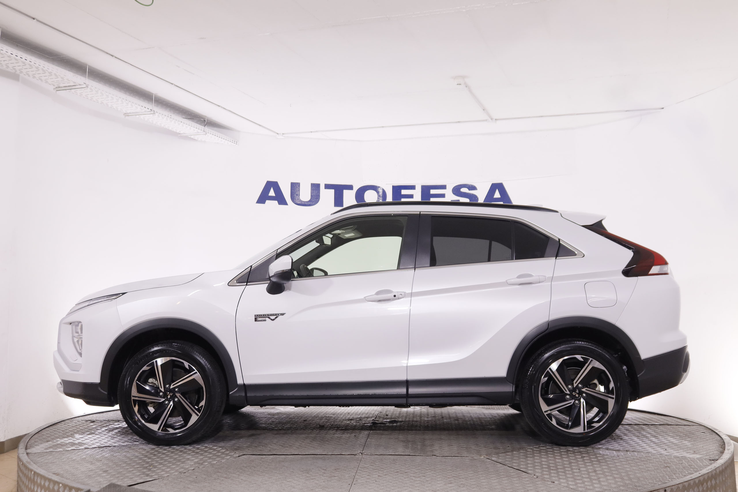 Mitsubishi ECLIPSE CROSS 2.4 PHEV KAITEKI 4X4 AUTO 188CV 5P # GARANTIA FABRICA HASTA 03/2028, IVA DEDUCIBLE, PARKTRONIC foto 13