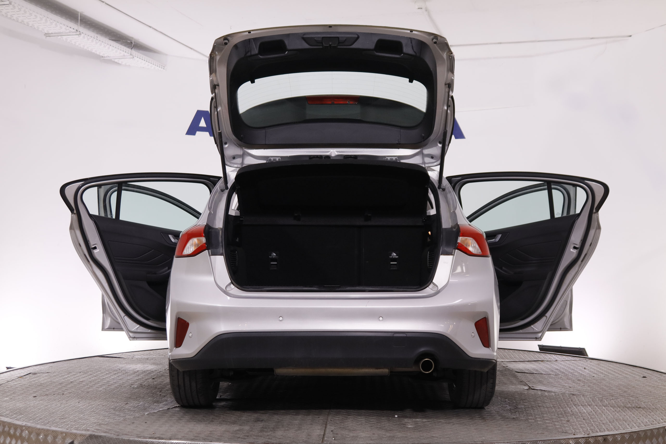 Ford FOCUS 1.0 ECOBOOST HYBRID MHEV TREND PLUS 125CV 5P # NAVY,FAROS LED,PARKTRONIC,CAMAR TRASERA 1.0 ECOBOOST HYBRID MHEV TREND PLUS 125CV 5P # NAVY,FAROS LED,PARKTRONIC,CAMAR TRASERA foto 13