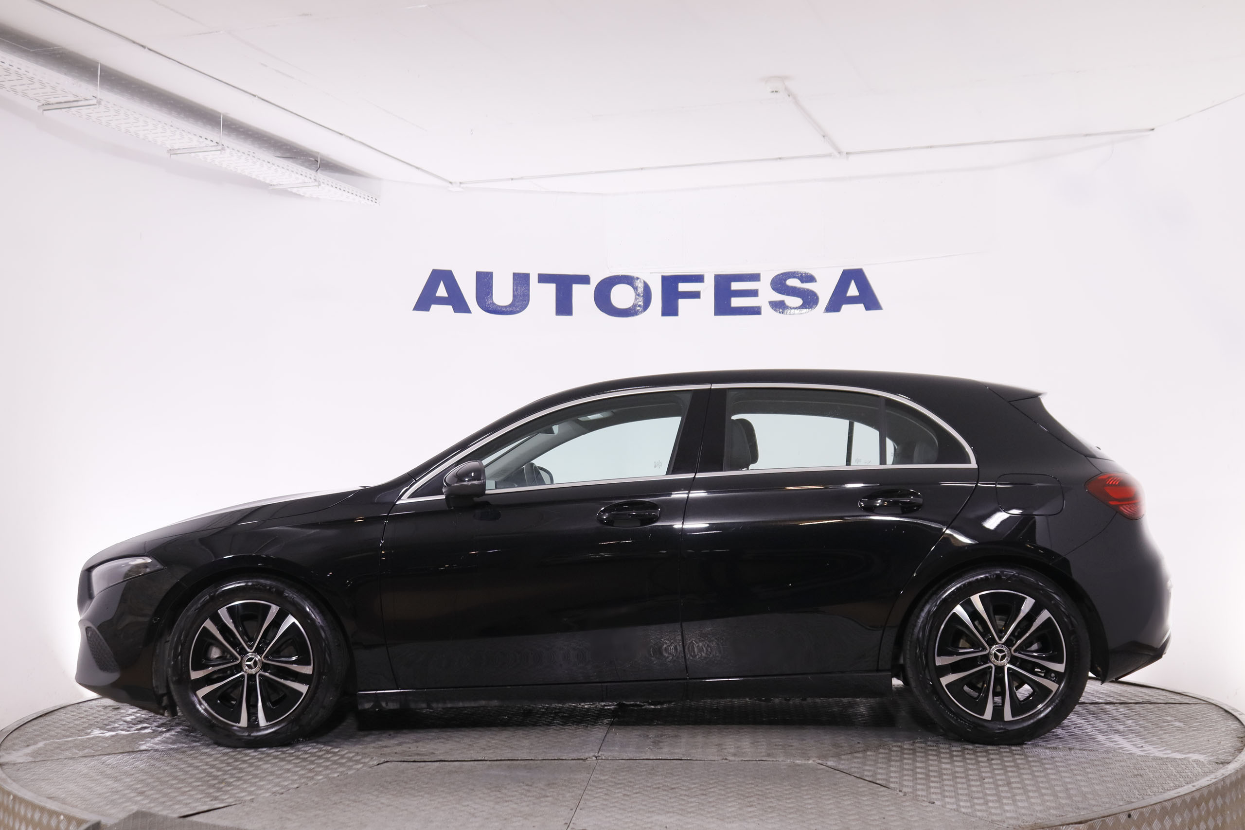 Mercedes-benz A 220 CLASE A 220 D 190CV AUTO 5P # IVA DEDUCIBLE,NAVY,FAROS LED,CAMARA TRASERA foto 3