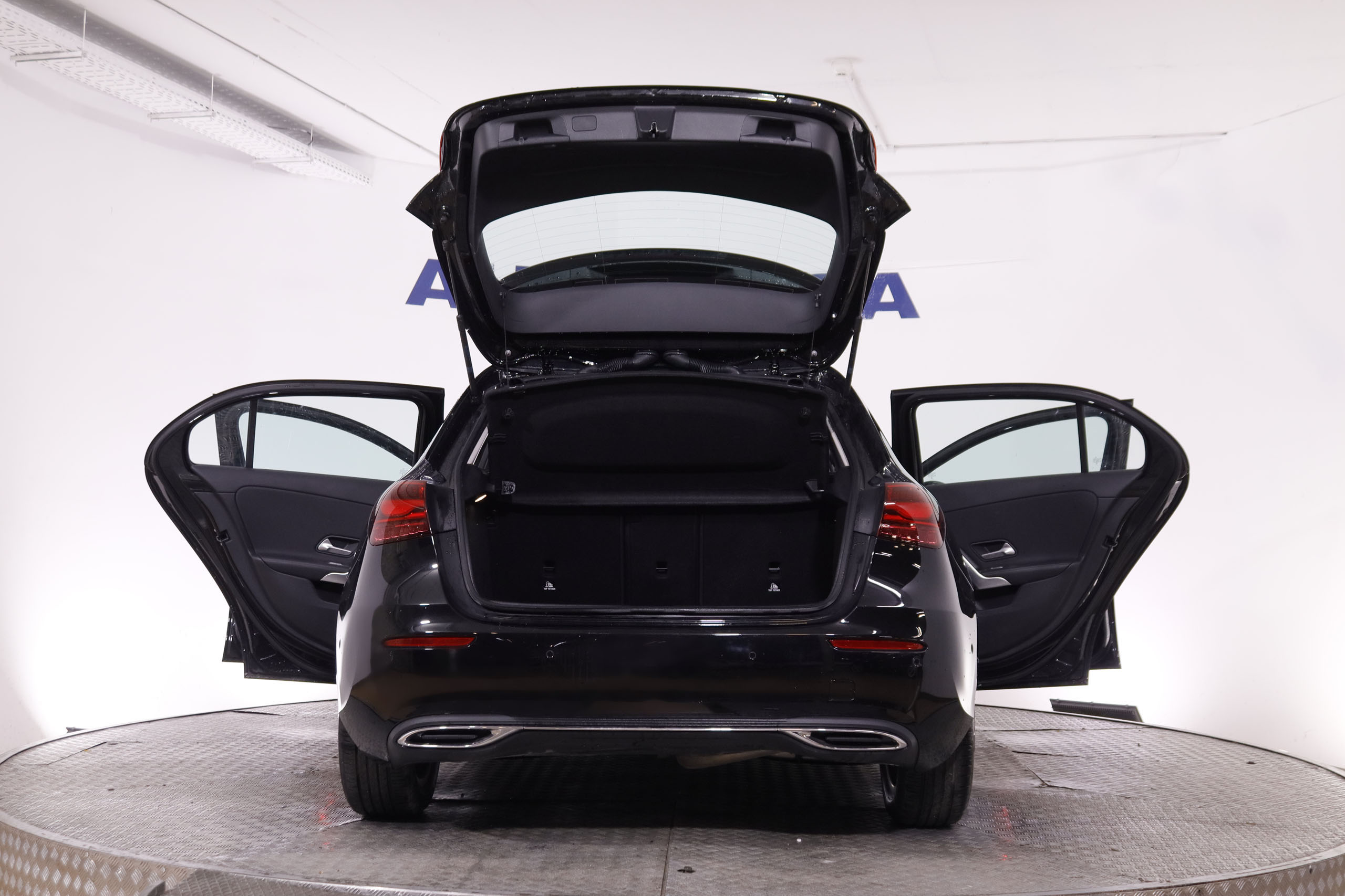 Mercedes-benz A 220 CLASE A 220 D 190CV AUTO 5P # IVA DEDUCIBLE,NAVY,FAROS LED,CAMARA TRASERA foto 5