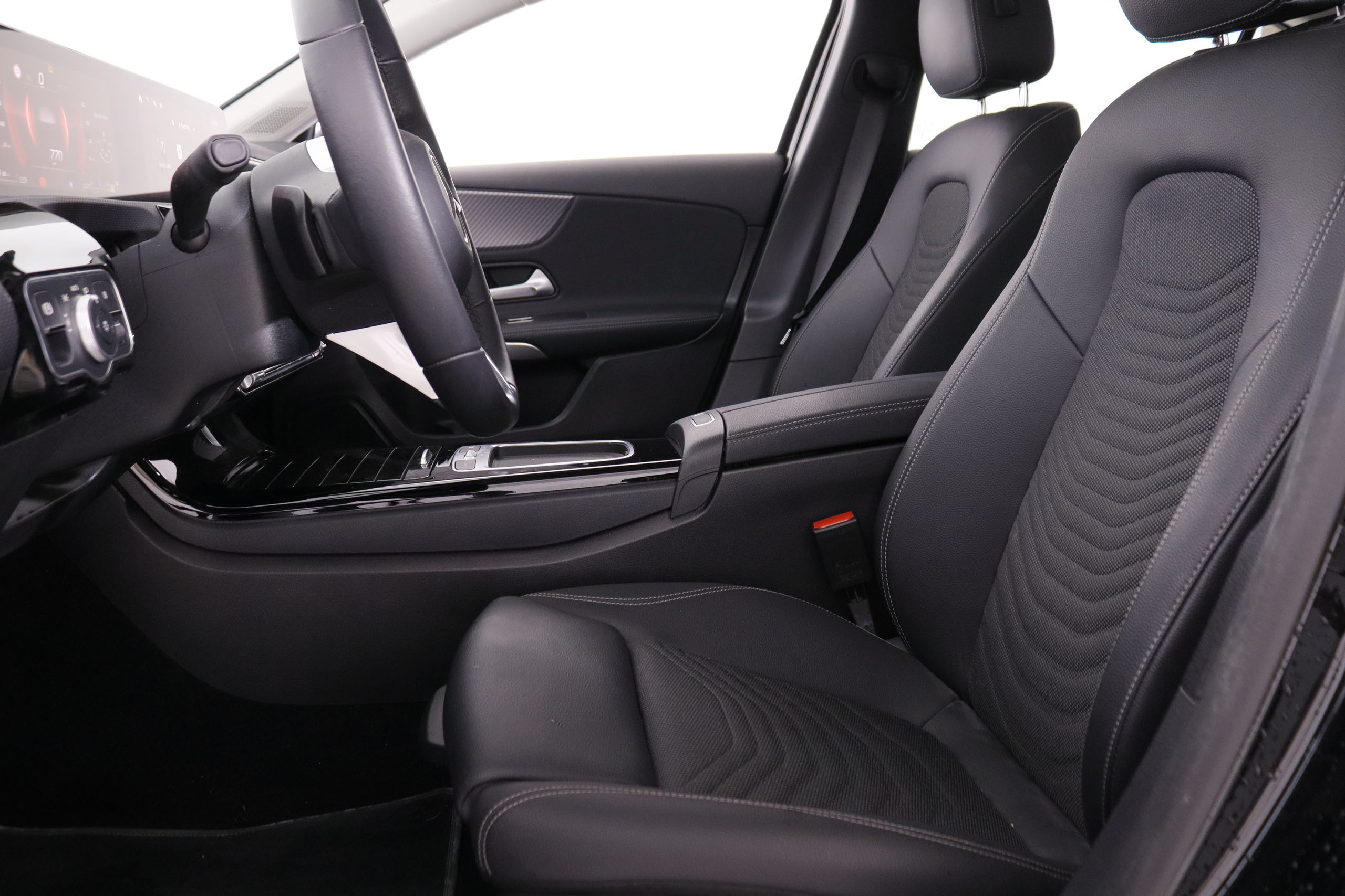 Mercedes-benz A 220 CLASE A 220 D 190CV AUTO 5P # IVA DEDUCIBLE,NAVY,FAROS LED,CAMARA TRASERA foto 40