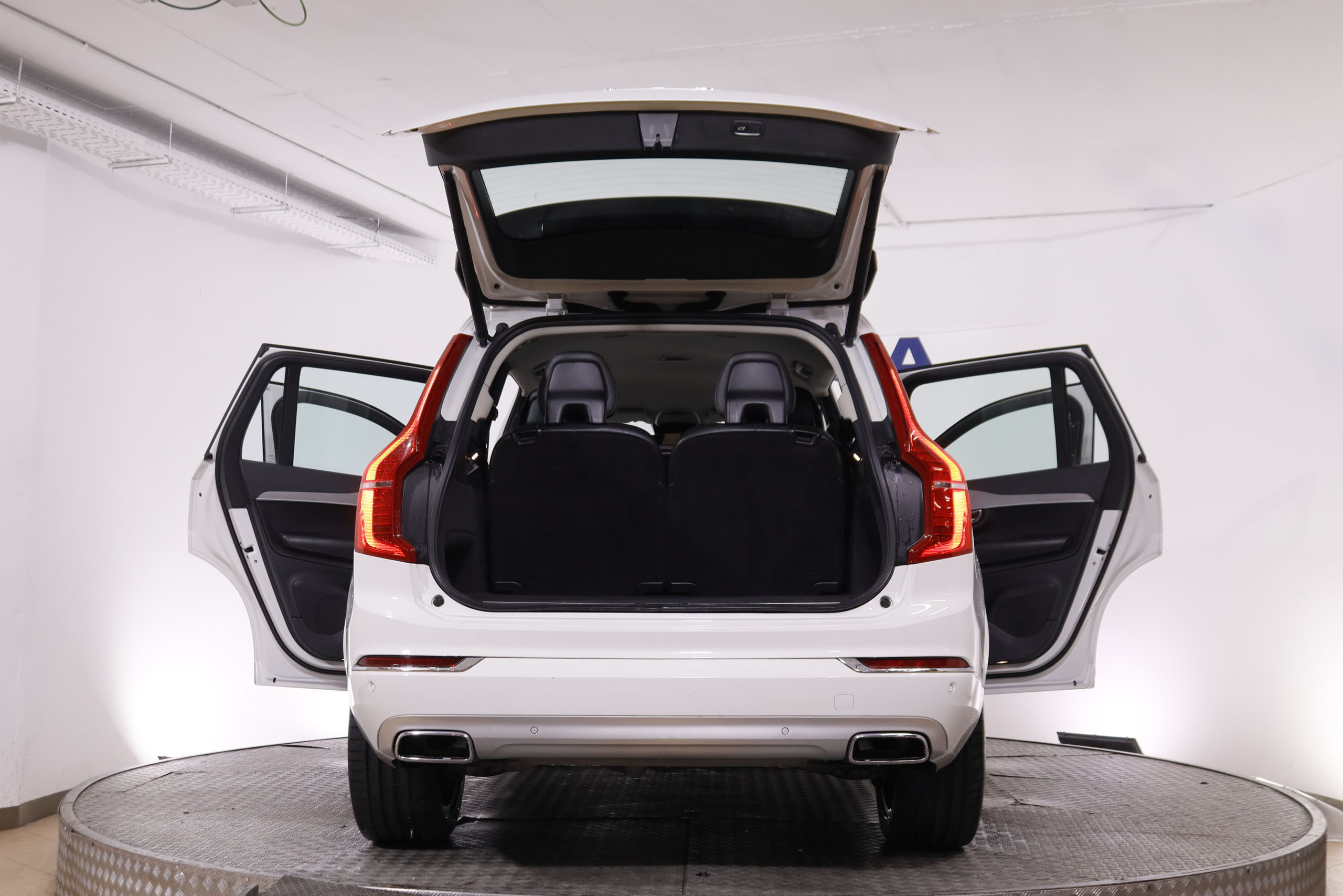 Volvo Xc 90 2.0 D4D INSCRIPTION AUTO 190CV 7 PLAZAS 5P # CUERO, NAVY, PARKTRONIC foto 10