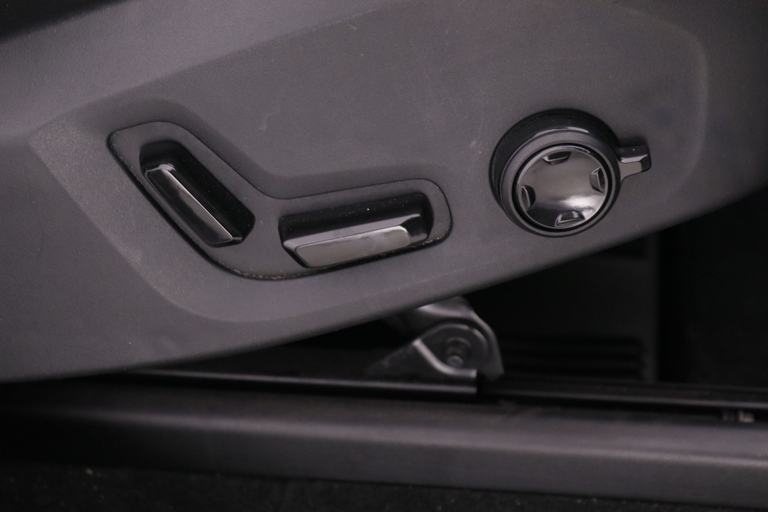 Volvo Xc 90 2.0 D4D INSCRIPTION AUTO 190CV 7 PLAZAS 5P # CUERO, NAVY, PARKTRONIC foto 30