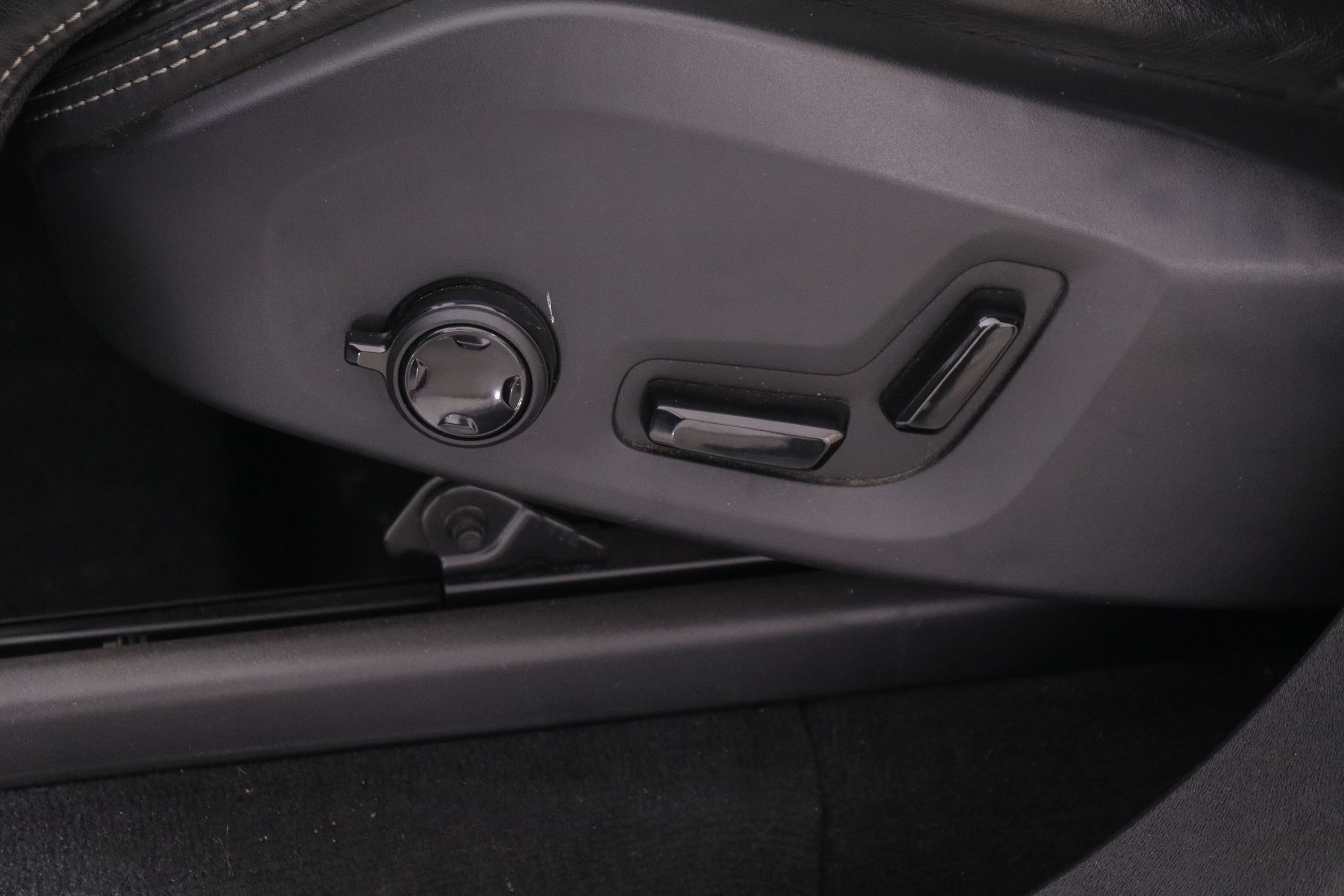 Volvo Xc 90 2.0 D4D INSCRIPTION AUTO 190CV 7 PLAZAS 5P # CUERO, NAVY, PARKTRONIC foto 28