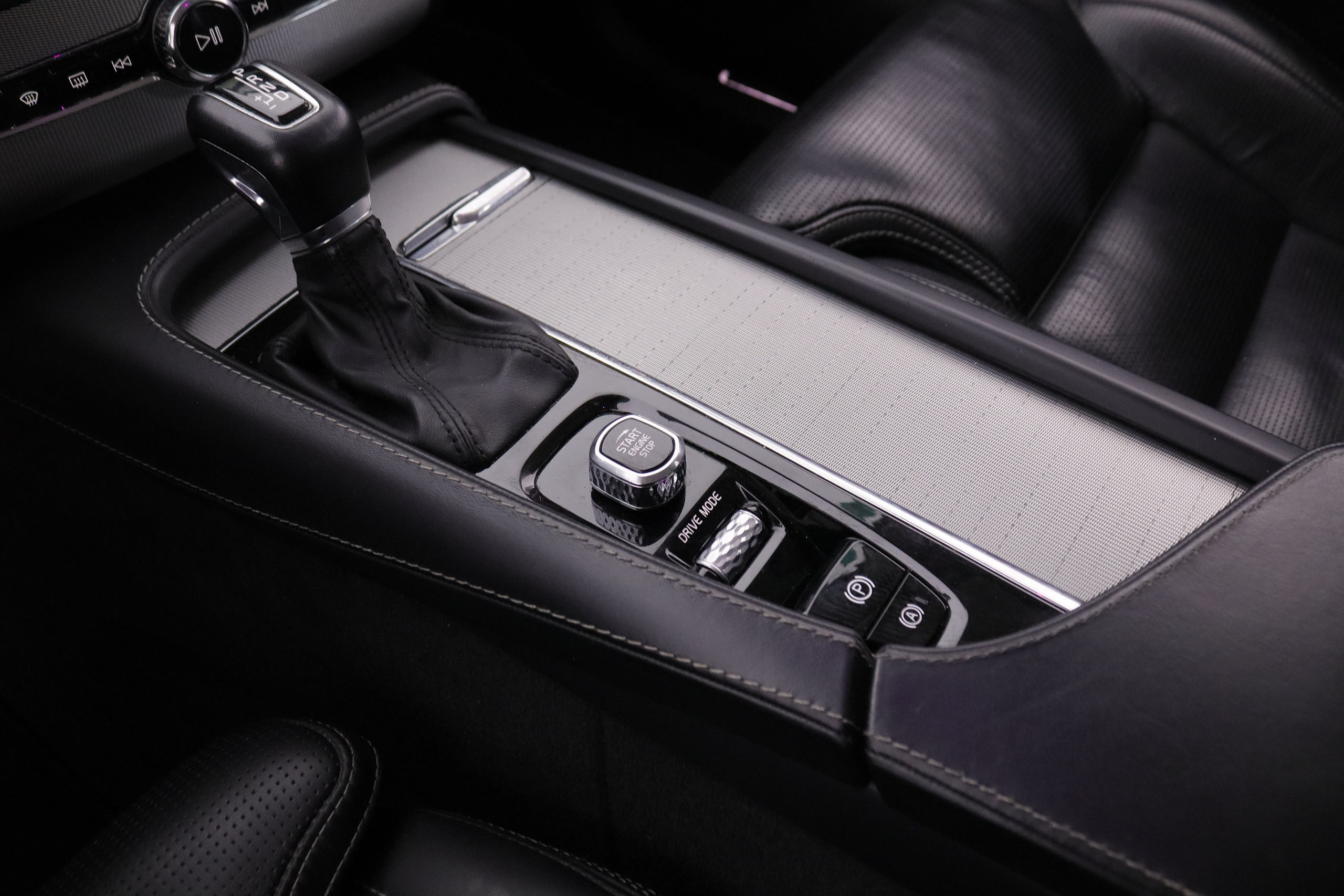 Volvo Xc 90 2.0 D4D INSCRIPTION AUTO 190CV 7 PLAZAS 5P # CUERO, NAVY, PARKTRONIC foto 25