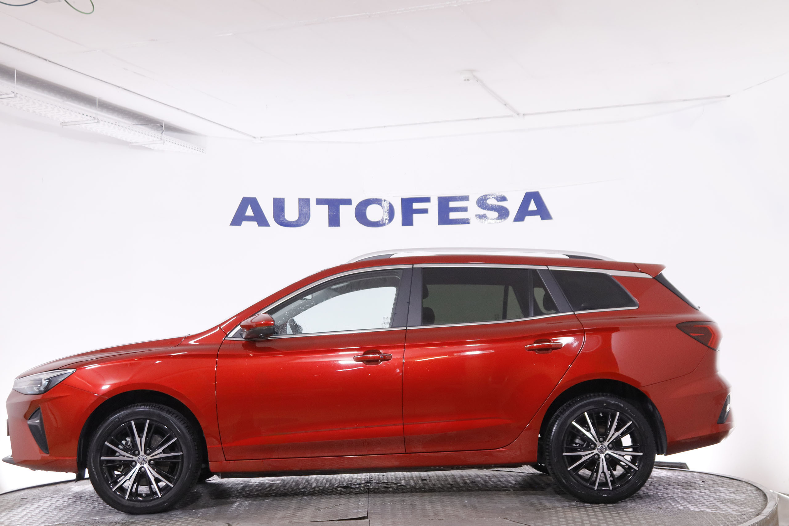 Mg MG5 ELECTRICO 61 KWH RANGE LUXURY AUTO 177CV 5P # CUERO, NAVY, PARKTRONIC foto 10