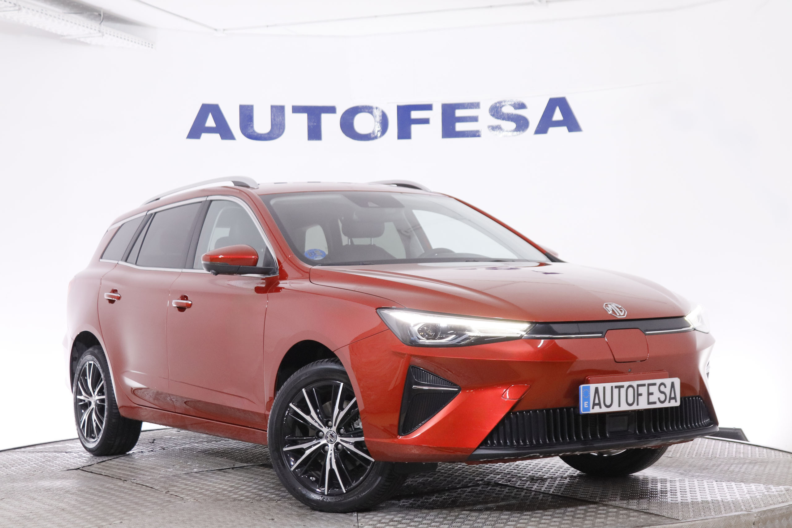 Mg MG5 ELECTRICO 61 KWH RANGE LUXURY AUTO 177CV 5P # CUERO, NAVY, PARKTRONIC foto 3