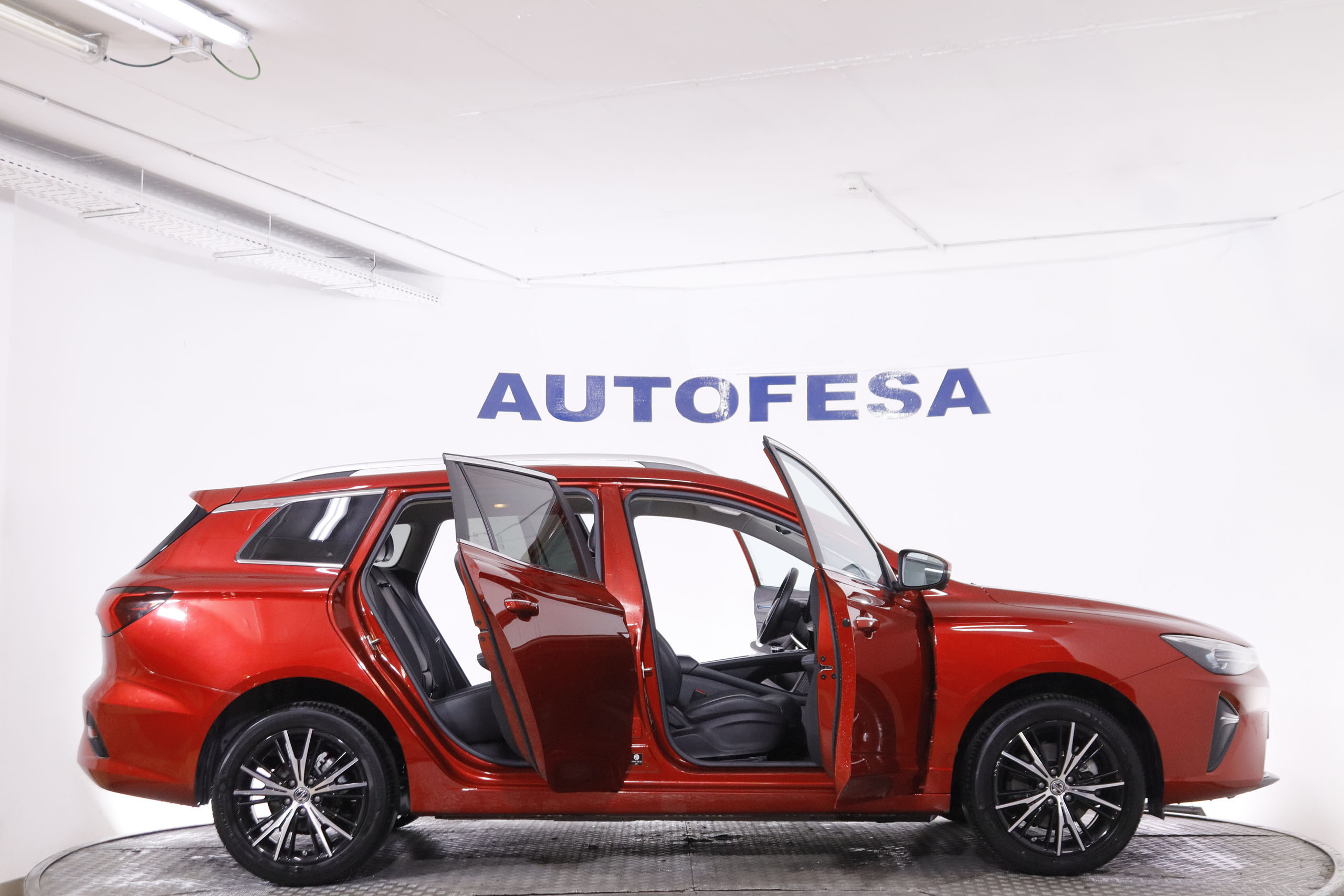 Mg MG5 ELECTRICO 61 KWH RANGE LUXURY AUTO 177CV 5P # CUERO, NAVY, PARKTRONIC foto 11