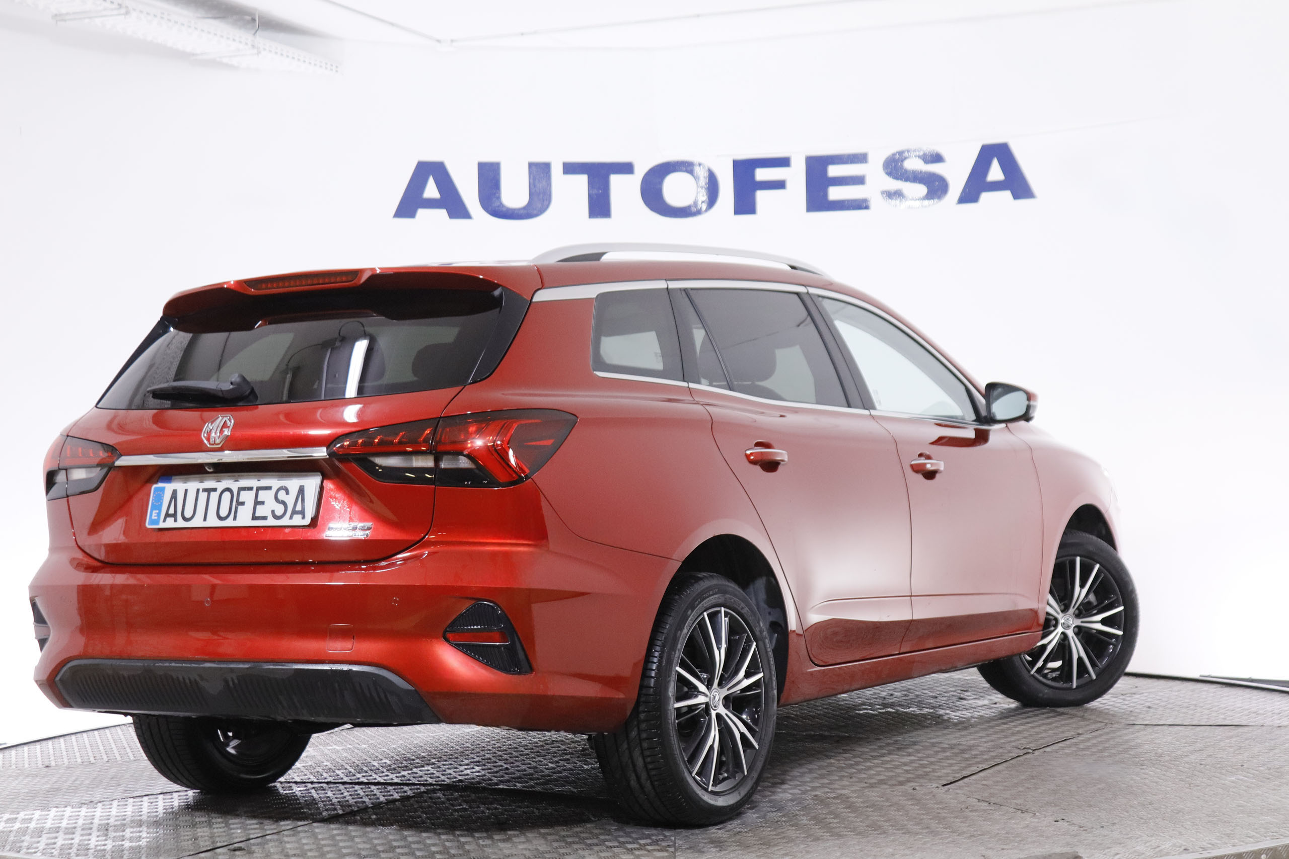 Mg MG5 ELECTRICO 61 KWH RANGE LUXURY AUTO 177CV 5P # CUERO, NAVY, PARKTRONIC foto 7