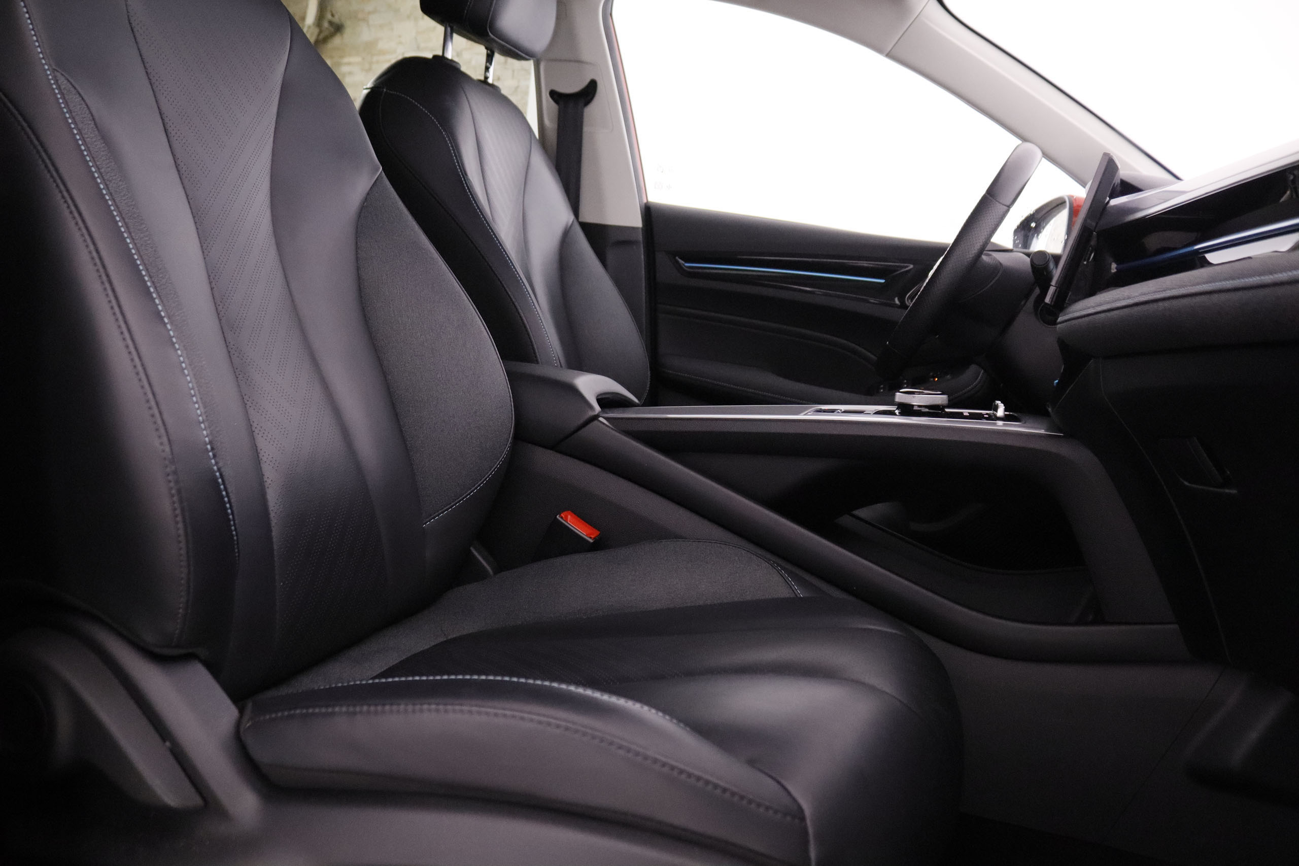 Mg MG5 ELECTRICO 61 KWH RANGE LUXURY AUTO 177CV 5P # CUERO, NAVY, PARKTRONIC foto 26