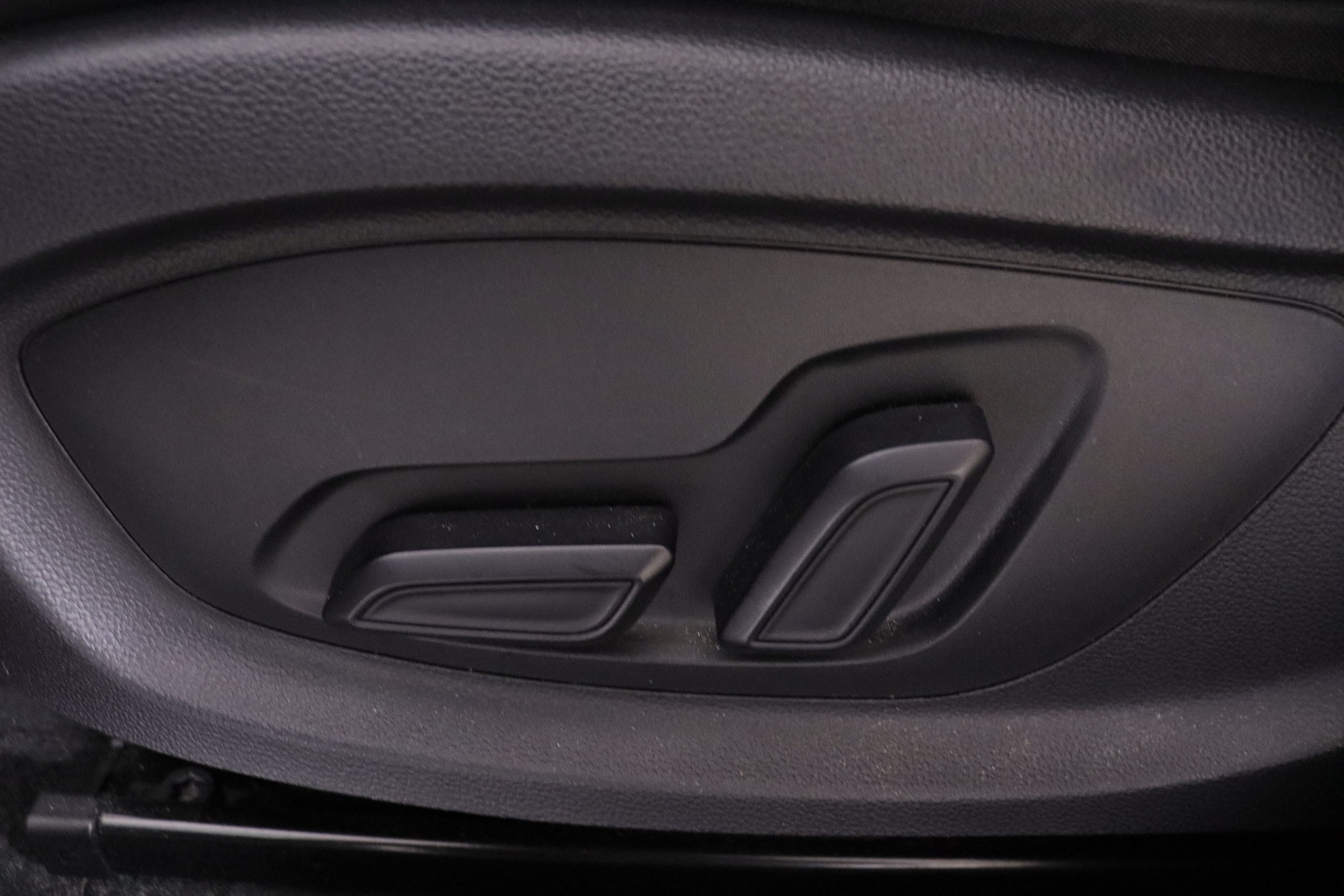 Mg MG5 ELECTRICO 61 KWH RANGE LUXURY AUTO 177CV 5P # CUERO, NAVY, PARKTRONIC foto 25