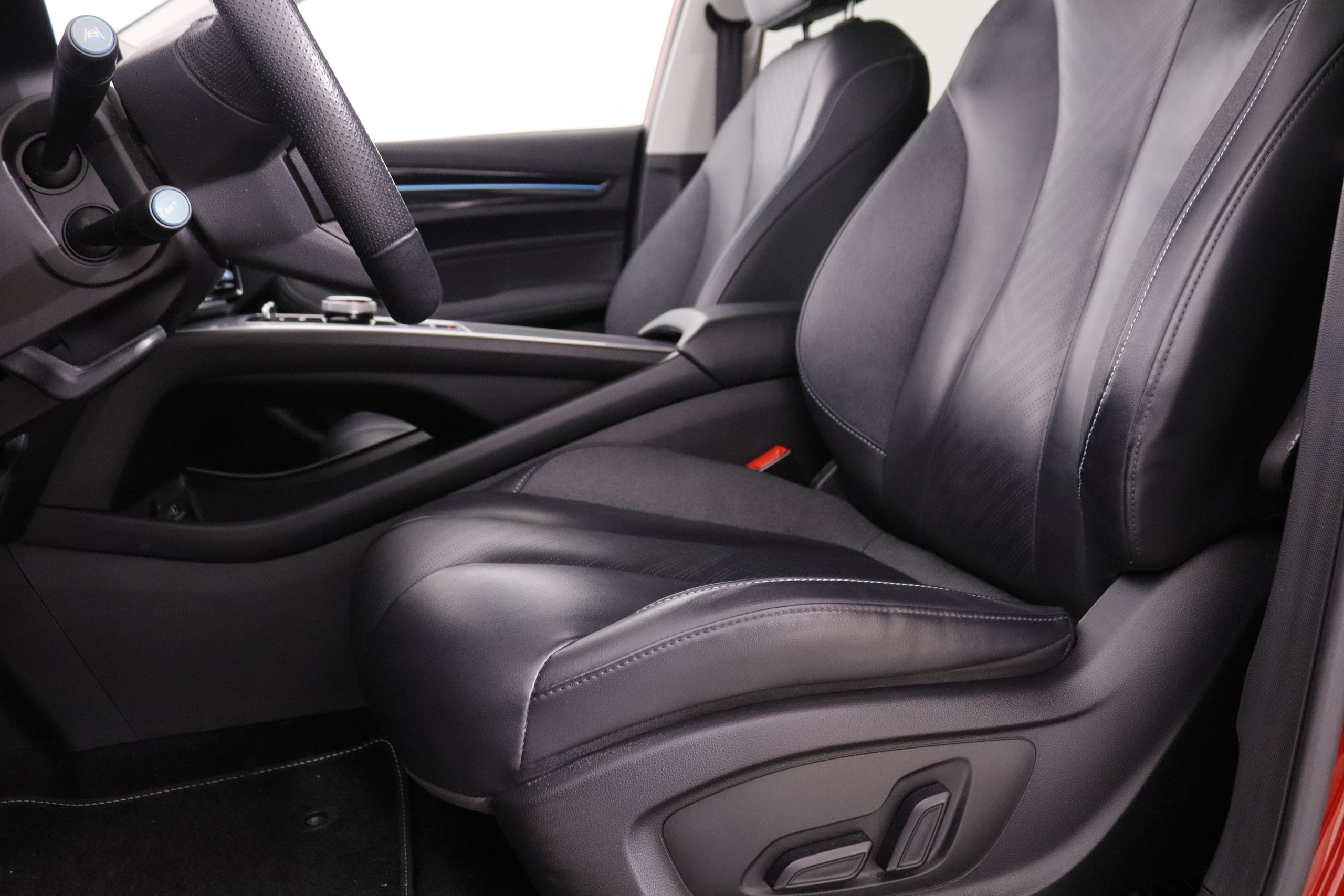 Mg MG5 ELECTRICO 61 KWH RANGE LUXURY AUTO 177CV 5P # CUERO, NAVY, PARKTRONIC foto 24