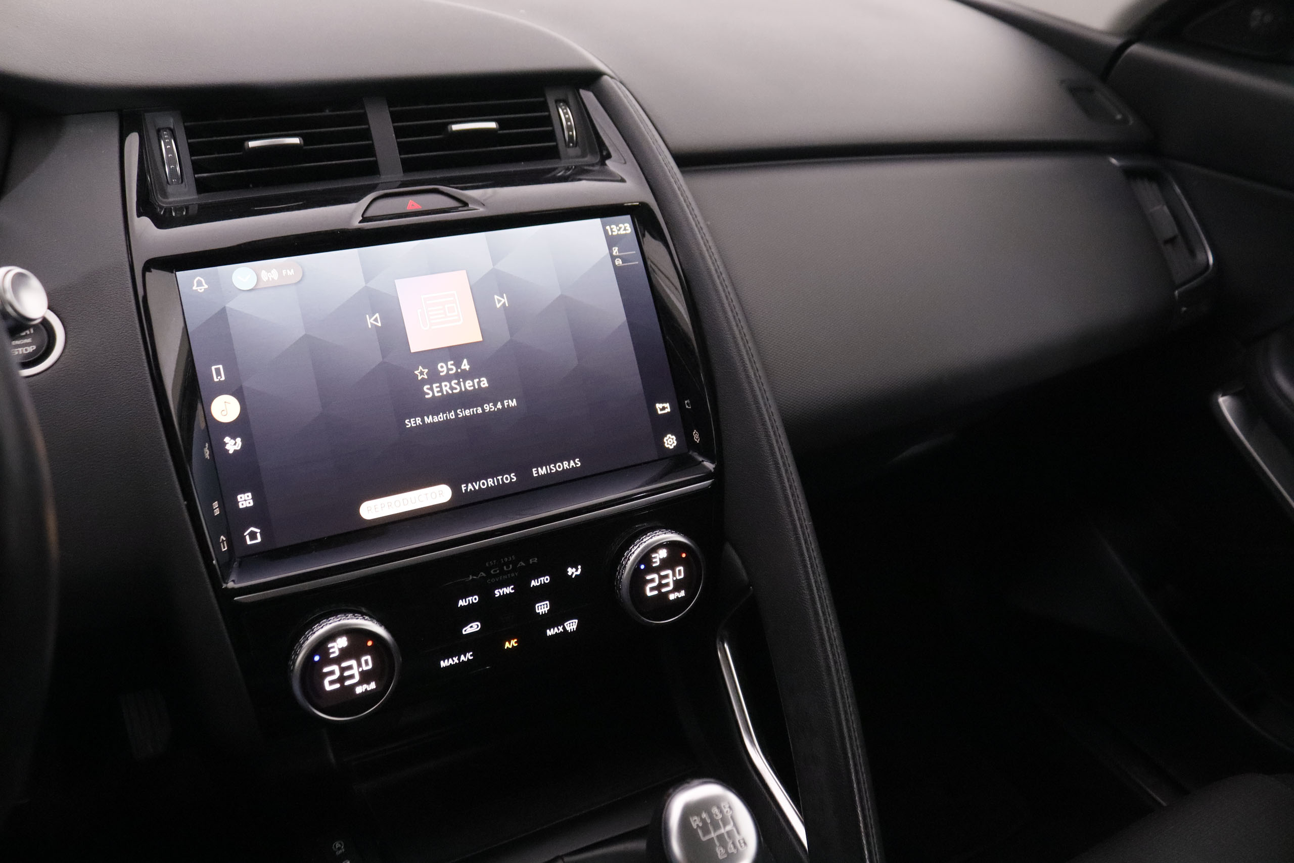 Jaguar E-pace 2.0 D 163CV 5P # OPCIONES POR 3.227€, IVA DEDUCIBLE, PARKTRONIC foto 19