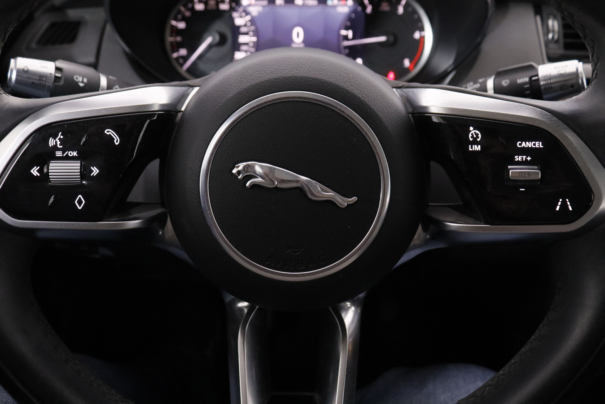 Jaguar E-pace 2.0 D 163CV 5P # OPCIONES POR 3.227€, IVA DEDUCIBLE, PARKTRONIC foto 17