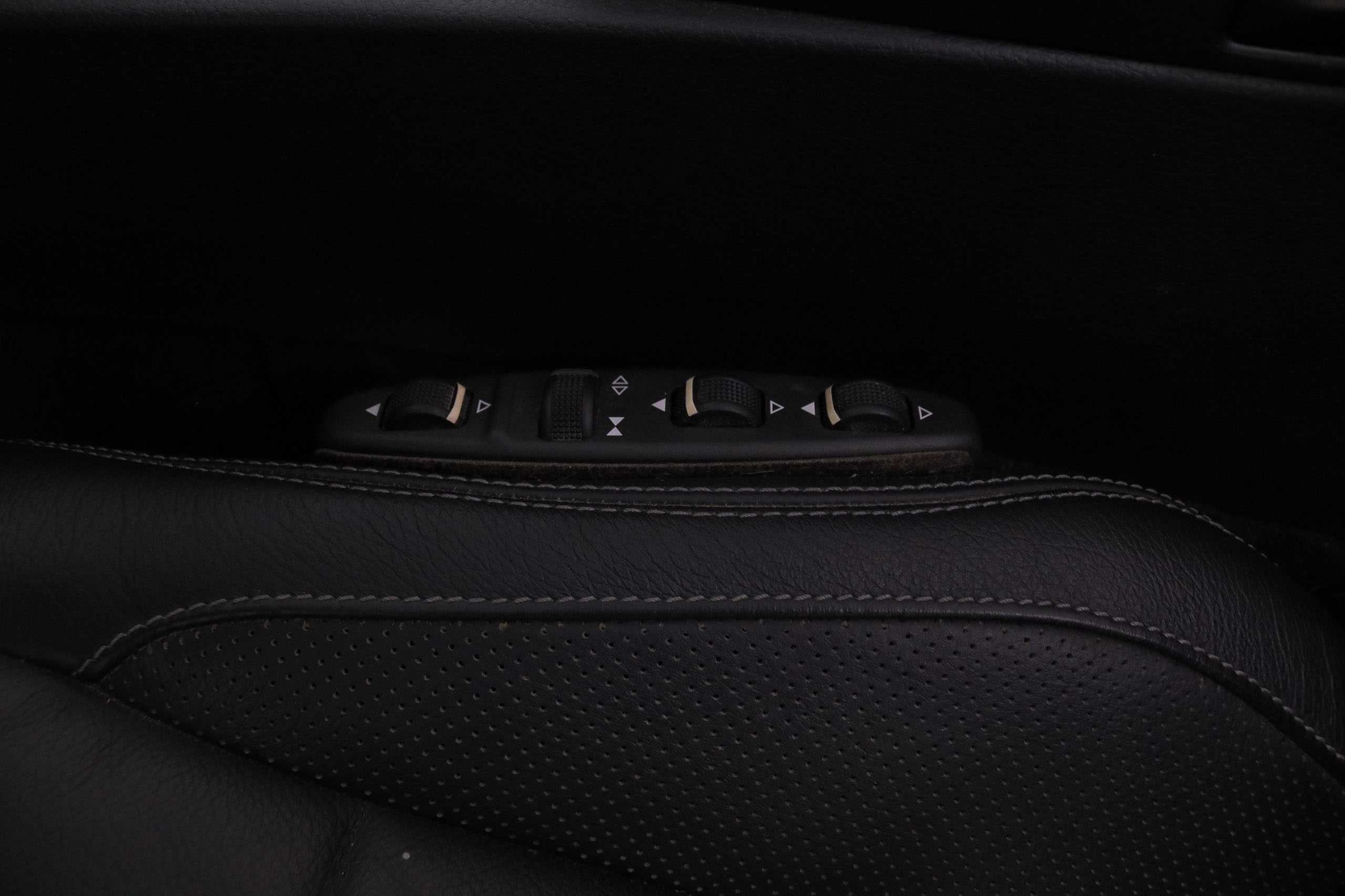 Mercedes-benz E 220 CLASE E E220 D CABRIO AMG LINE AUTO 170CV 2P # CUERO, NAVY, PARKTRONIC foto 32