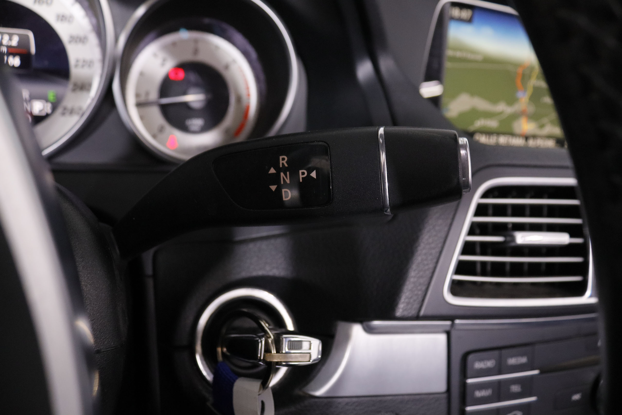 Mercedes-benz E 220 CLASE E E220 D CABRIO AMG LINE AUTO 170CV 2P # CUERO, NAVY, PARKTRONIC foto 26