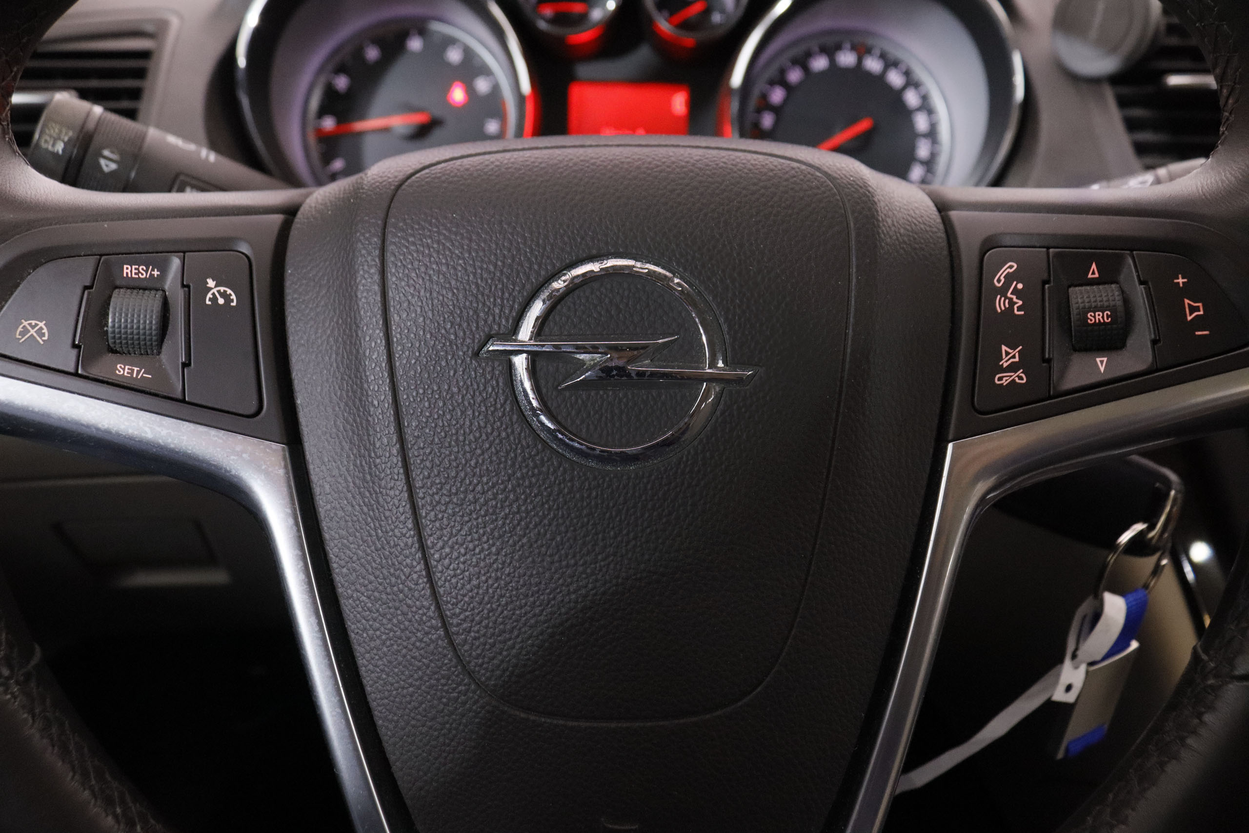 Opel Insignia 1.6T COSMO PACK 180CV 4P # CUERO, NAVY, PARKTRONIC foto 17