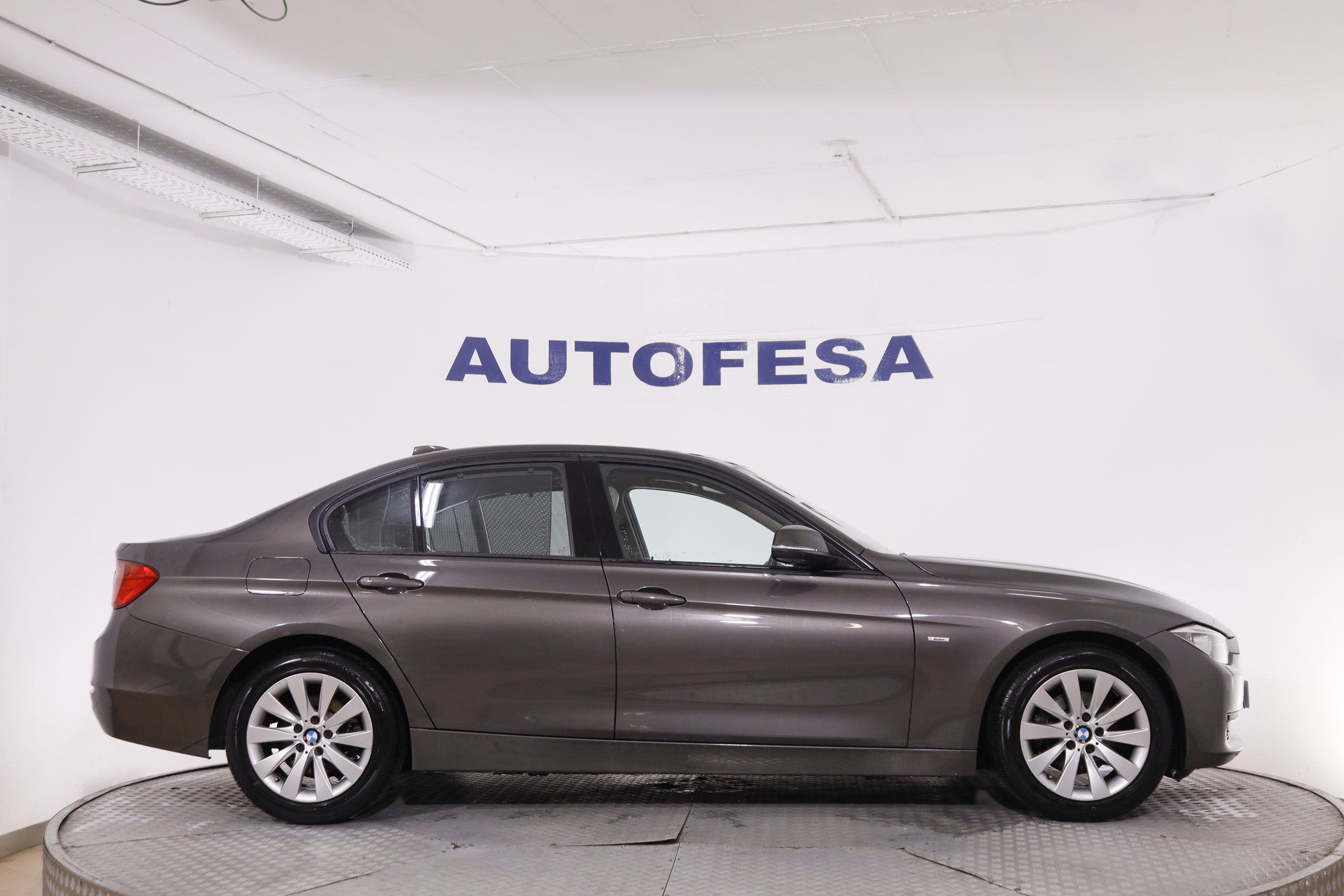 BMW 320 SERIE 3 320IA LUXURY AUTO 4P # BIXENON foto 10