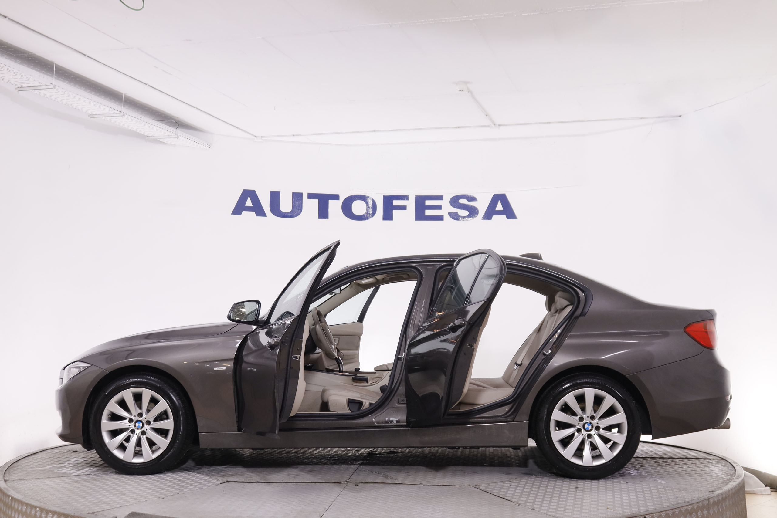 BMW 320 SERIE 3 320IA LUXURY AUTO 4P # BIXENON foto 13