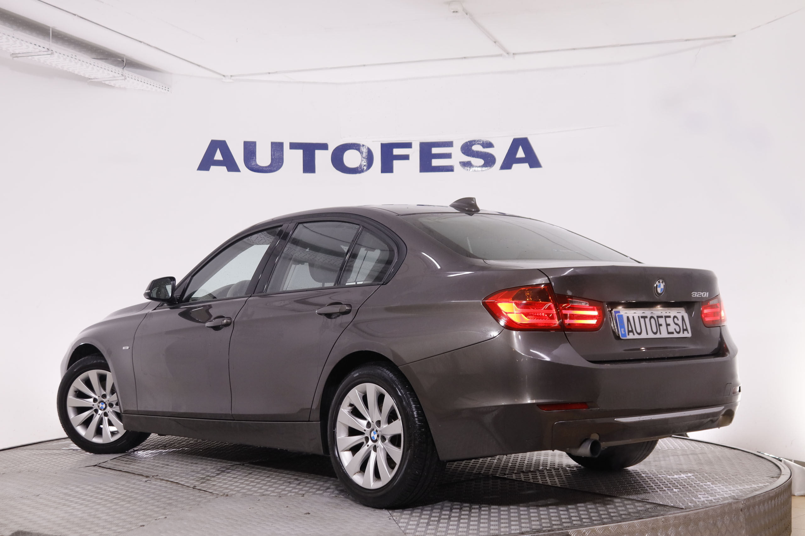 BMW 320 SERIE 3 320IA LUXURY AUTO 4P # BIXENON foto 9