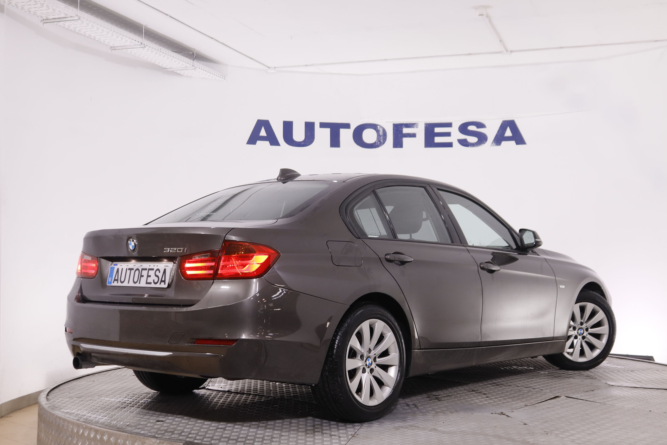 BMW 320 SERIE 3 320IA LUXURY AUTO 4P # BIXENON foto 6