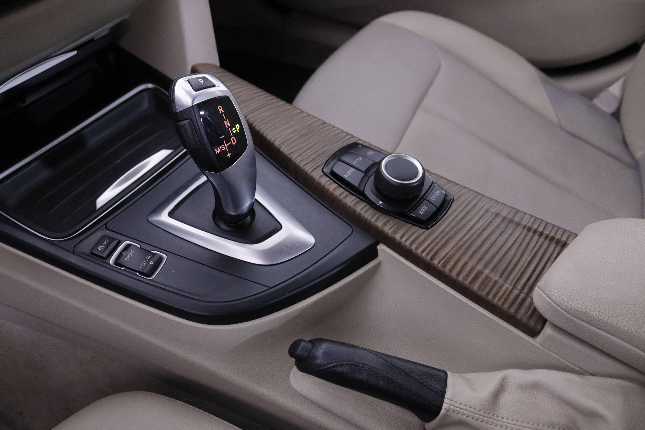 BMW 320 SERIE 3 320IA LUXURY AUTO 4P # BIXENON foto 18