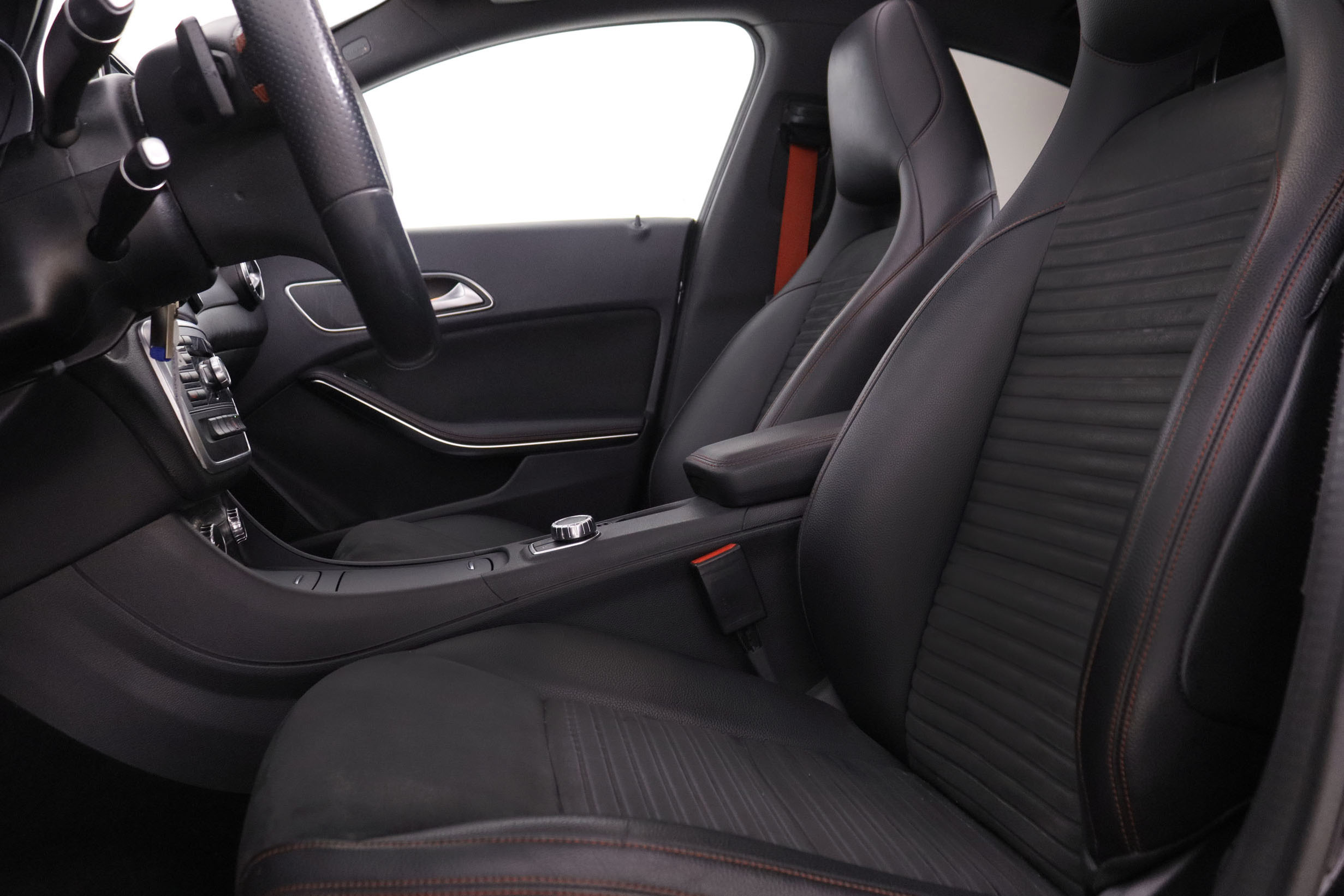 Mercedes-benz Cla 250 CLASE CLA 250 4MATIC AMG LINE AUTO 211CV 4P #TECHO ELE,NAVY,BIXENON foto 24