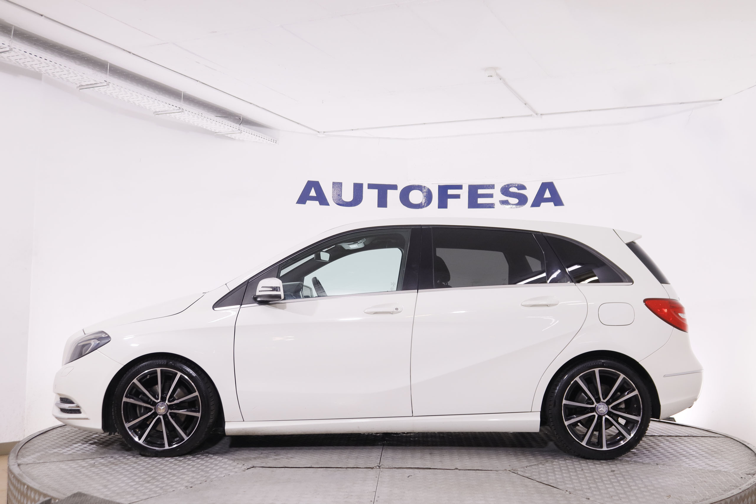 Mercedes-benz B 200 CLASE B 200 CDI SPORT AUTO 136CV 5P # NAVY,BIXENON,PARKTORNIC foto 5