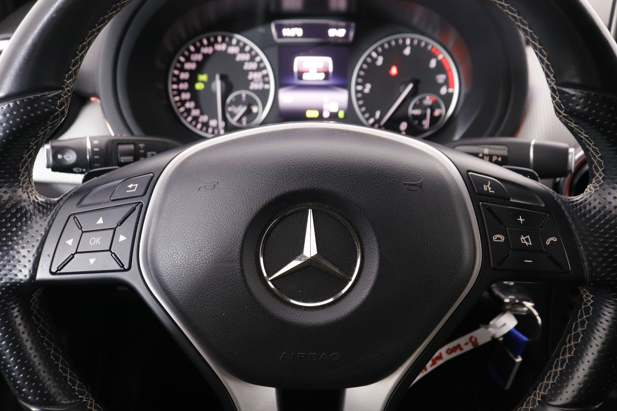 Mercedes-benz B 200 CLASE B 200 CDI SPORT AUTO 136CV 5P # NAVY,BIXENON,PARKTORNIC foto 17