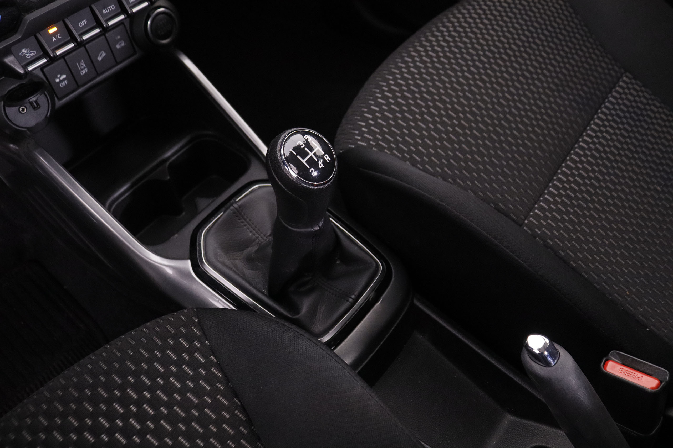 Suzuki Ignis 1.2 GLX 4WD MILD HYBRID 83CV 5P # IVA DEDUCIBLE,CAMARA TRASERA,FAROS LED foto 26