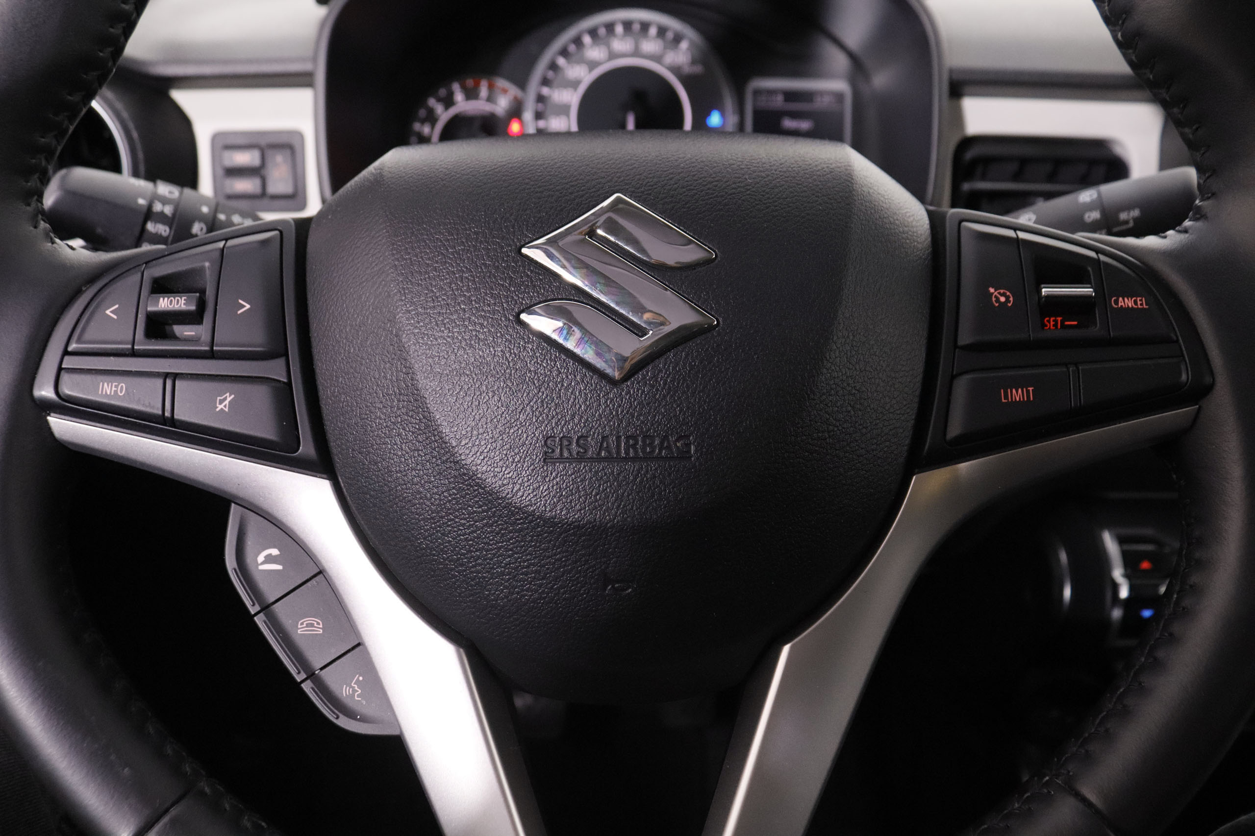 Suzuki Ignis 1.2 GLX 4WD MILD HYBRID 83CV 5P # IVA DEDUCIBLE,CAMARA TRASERA,FAROS LED foto 17