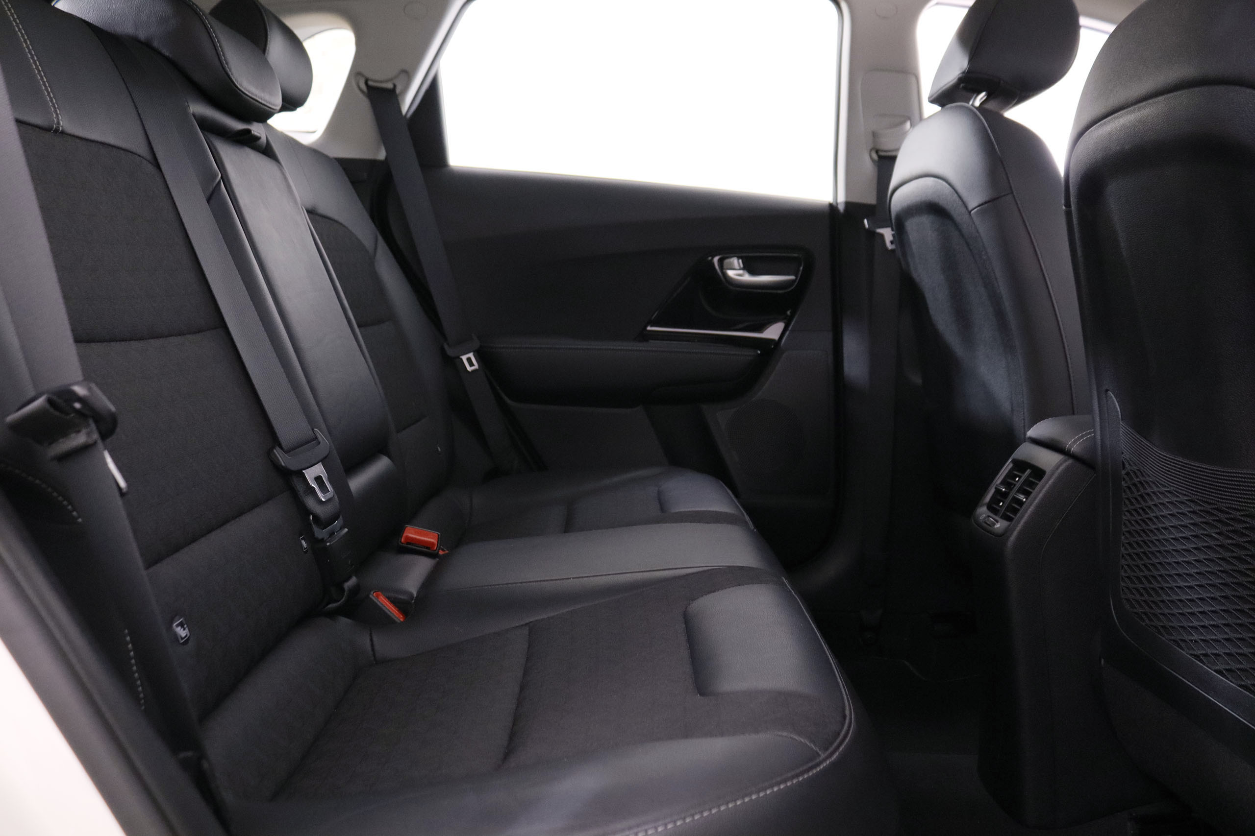 Kia Niro 1.6 GDI PHEV DRIVE AUTO 141CV 5P # GARANTIA FABRICA 05/2027,IVA DEDUCIBLE,NAVY,CAMARA TRASERA,PARKTRONIC foto 28