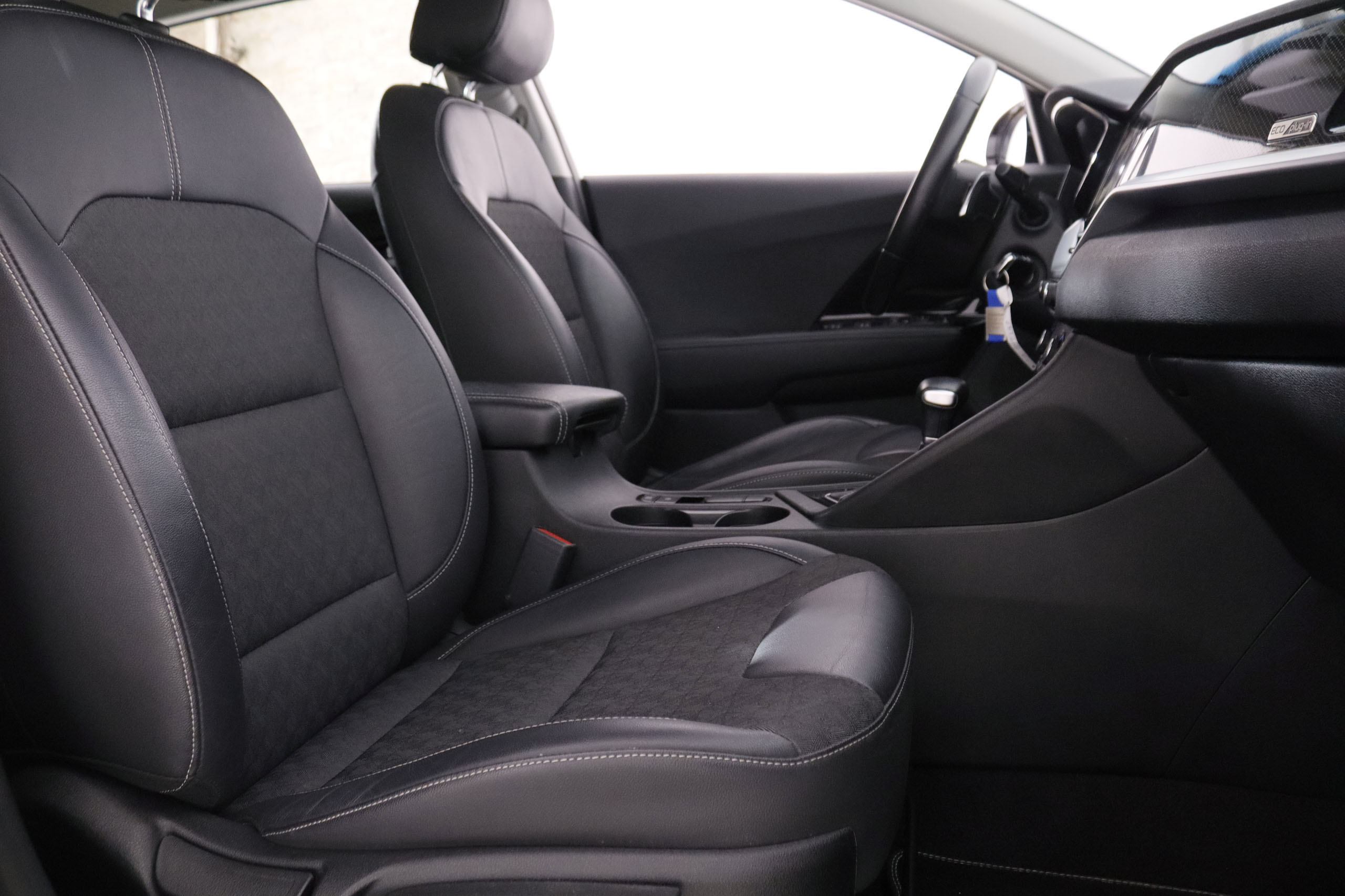 Kia Niro 1.6 GDI PHEV DRIVE AUTO 141CV 5P # GARANTIA FABRICA 05/2027,IVA DEDUCIBLE,NAVY,CAMARA TRASERA,PARKTRONIC foto 27