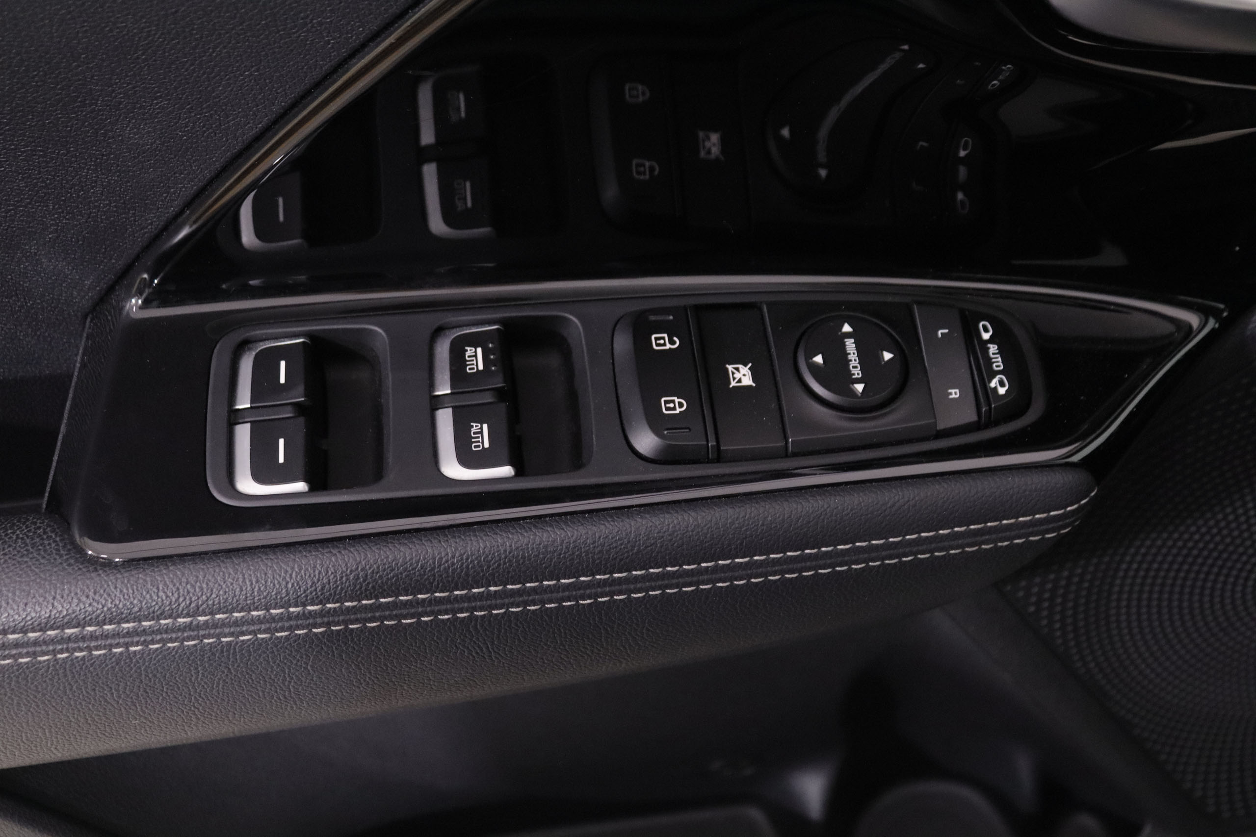 Kia Niro 1.6 GDI PHEV DRIVE AUTO 141CV 5P # GARANTIA FABRICA 05/2027,IVA DEDUCIBLE,NAVY,CAMARA TRASERA,PARKTRONIC foto 25