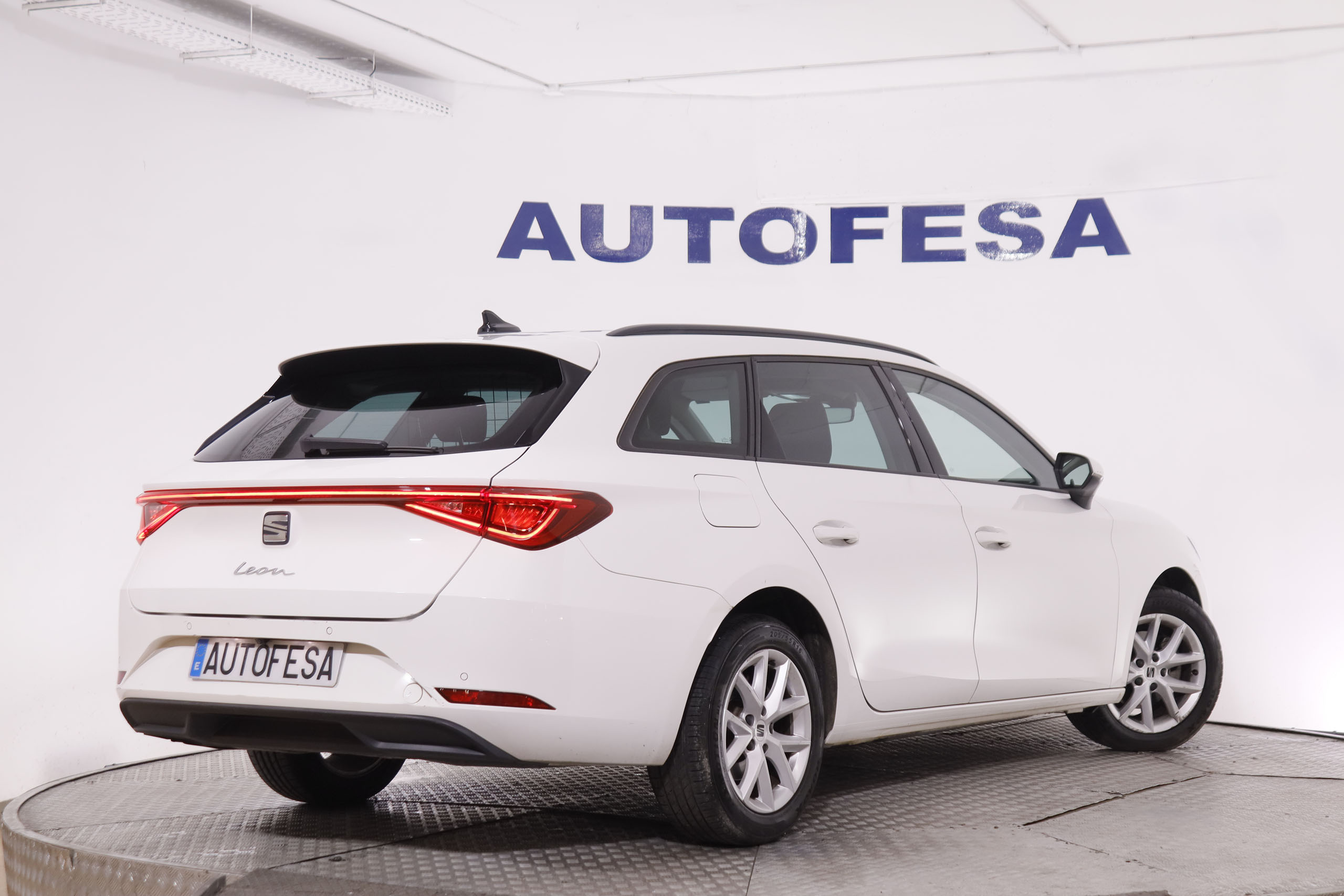 Seat Leon 1.eTSI STYLE DSG AUTO 110CV 5P # IVA DEDUCIBLE,NAVEGACION,CAMARA TRASERA,PARKTRONIC,FAROS LED foto 6